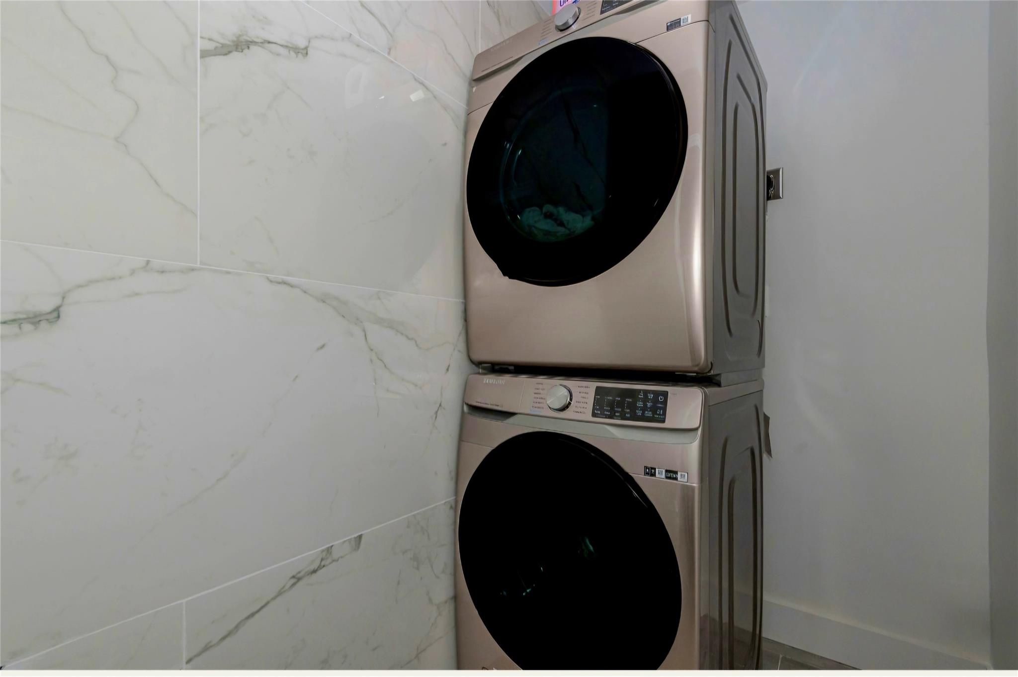 Hollywood Lakes Country C - Residential