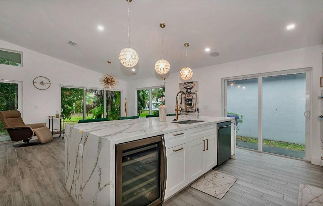 Hollywood Lakes Country C - Residential