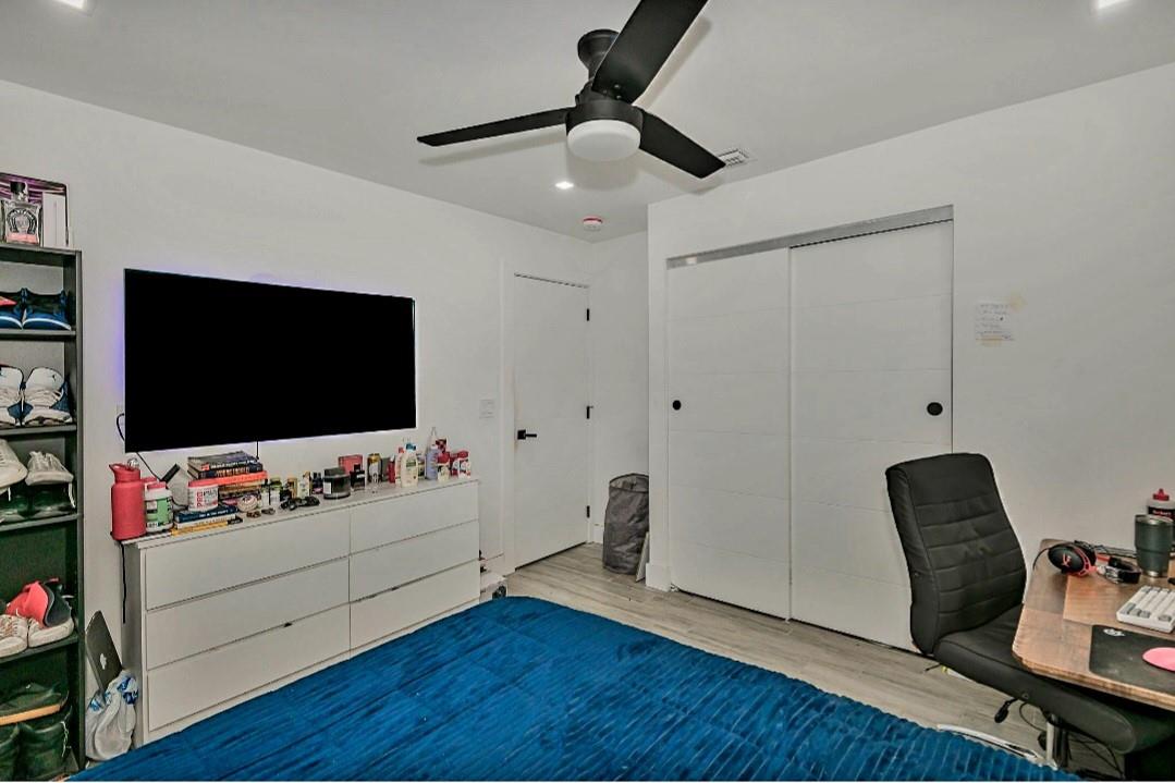 Hollywood Lakes Country C - Residential