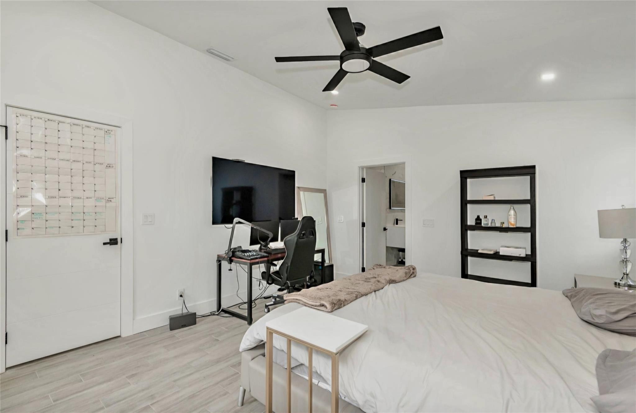 Hollywood Lakes Country C - Residential