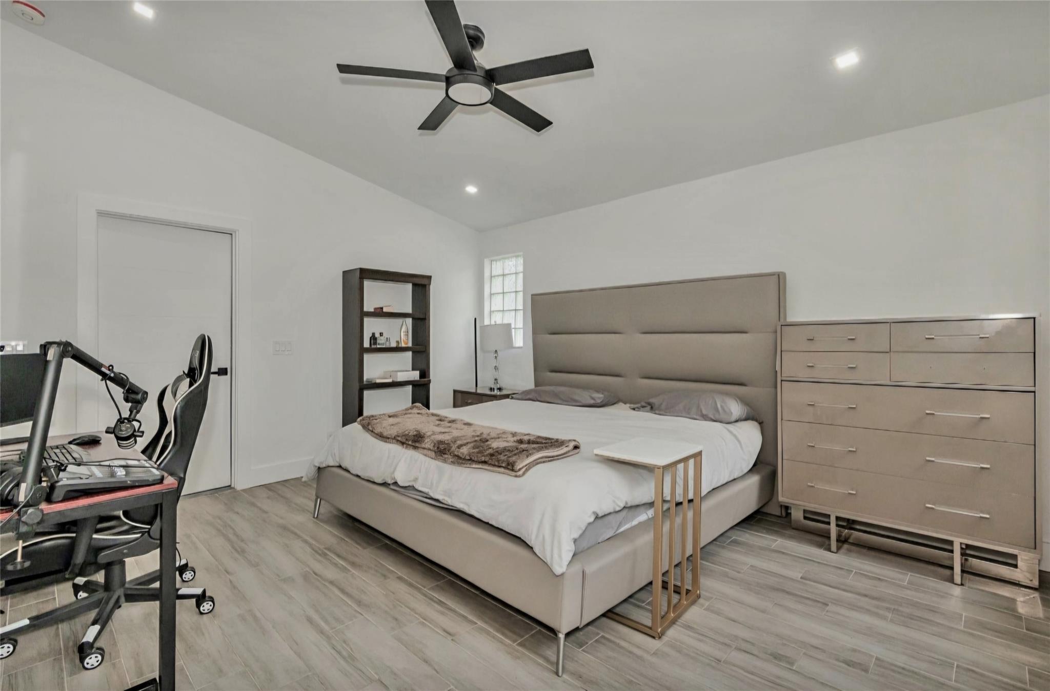 Hollywood Lakes Country C - Residential