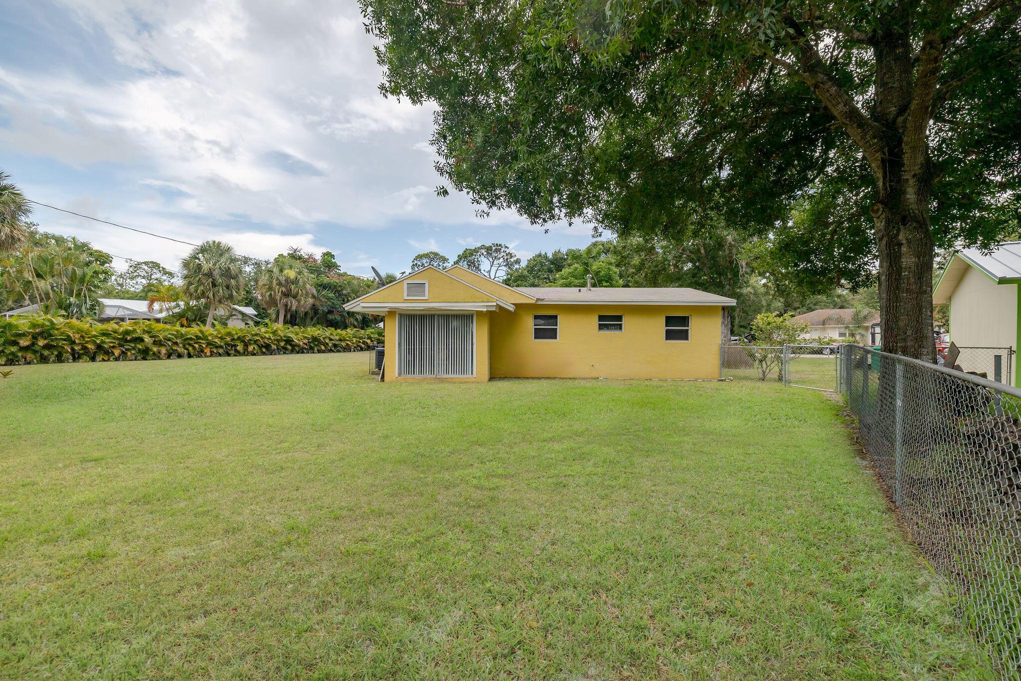 7902 Lakeside Way, Fort Pierce, FL, 34951/$275,000 3 7902 Lakeside Way