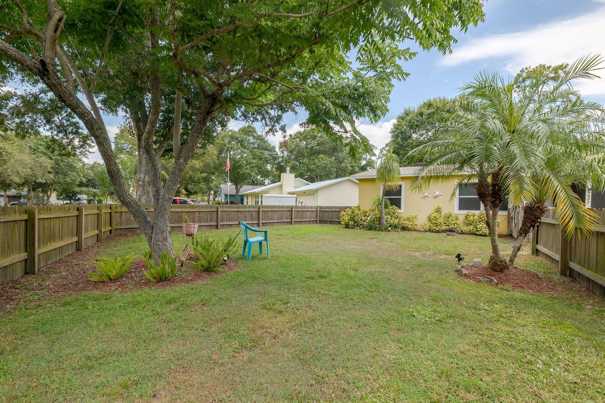 7902 Lakeside Way, Fort Pierce, FL, 34951/$275,000 4 7902 Lakeside Way