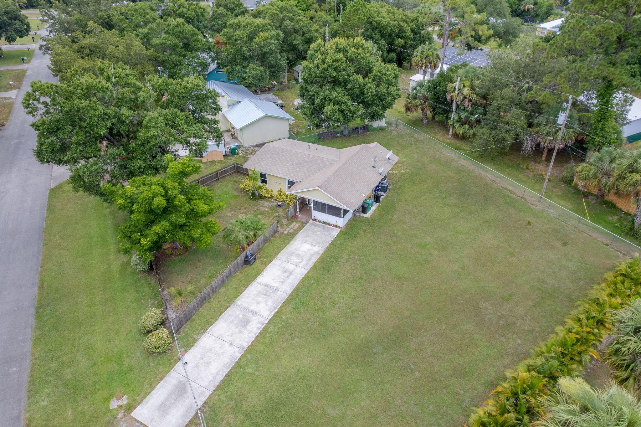 7902 Lakeside Way, Fort Pierce, FL, 34951/$275,000 1 7902 Lakeside Way
