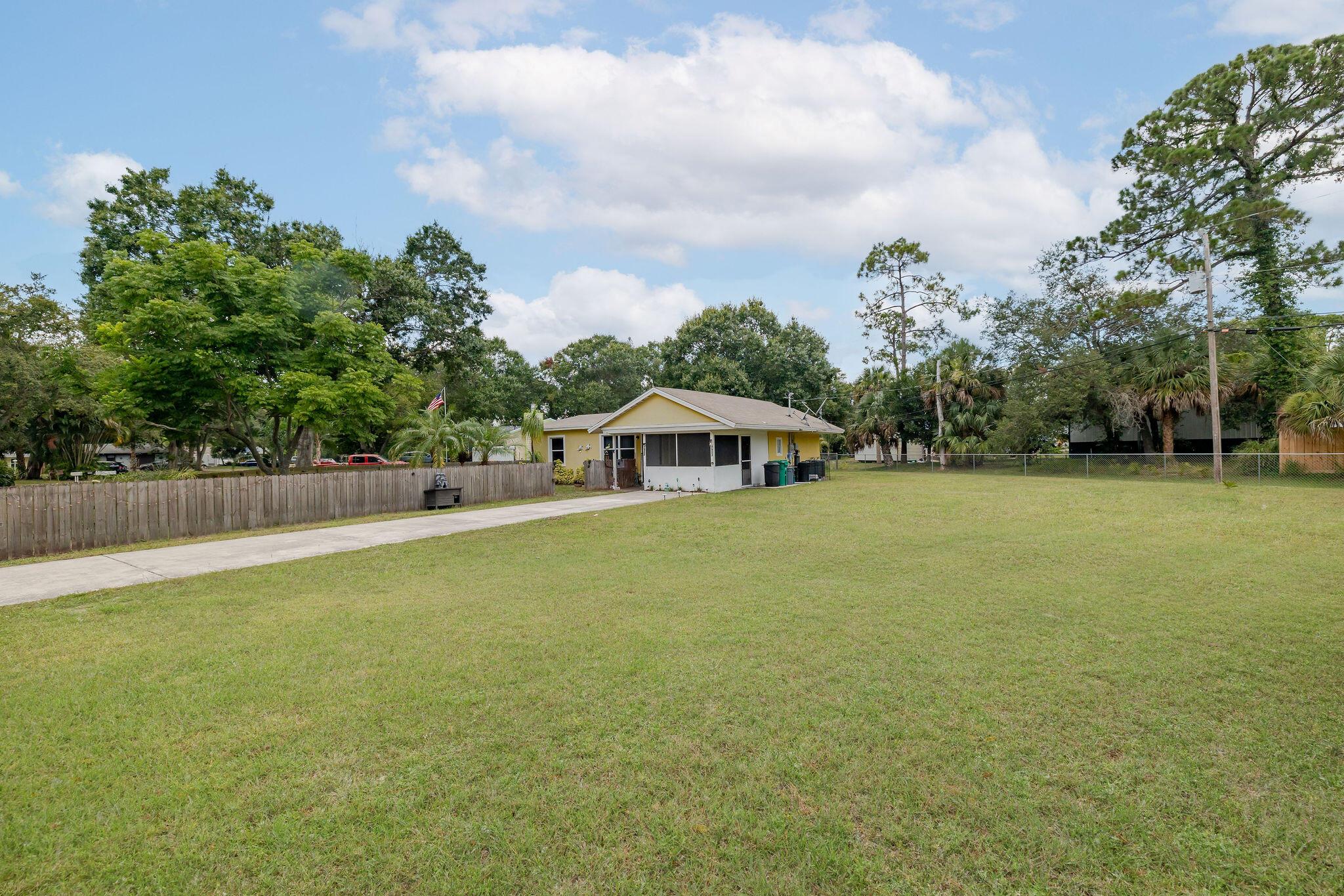 7902 Lakeside Way, Fort Pierce, FL, 34951/$275,000 2 7902 Lakeside Way