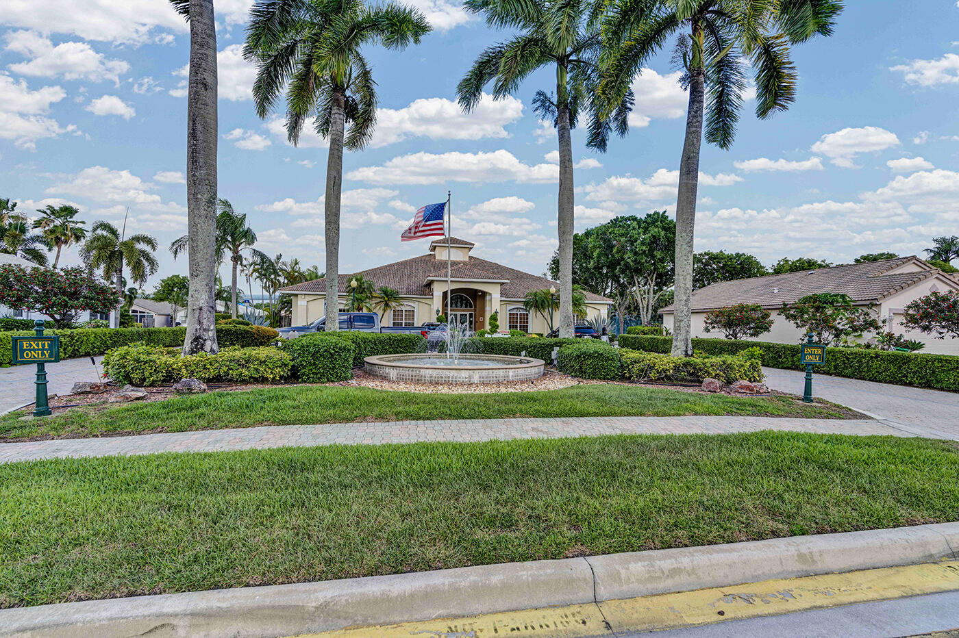 Crescent Lakes - Residential