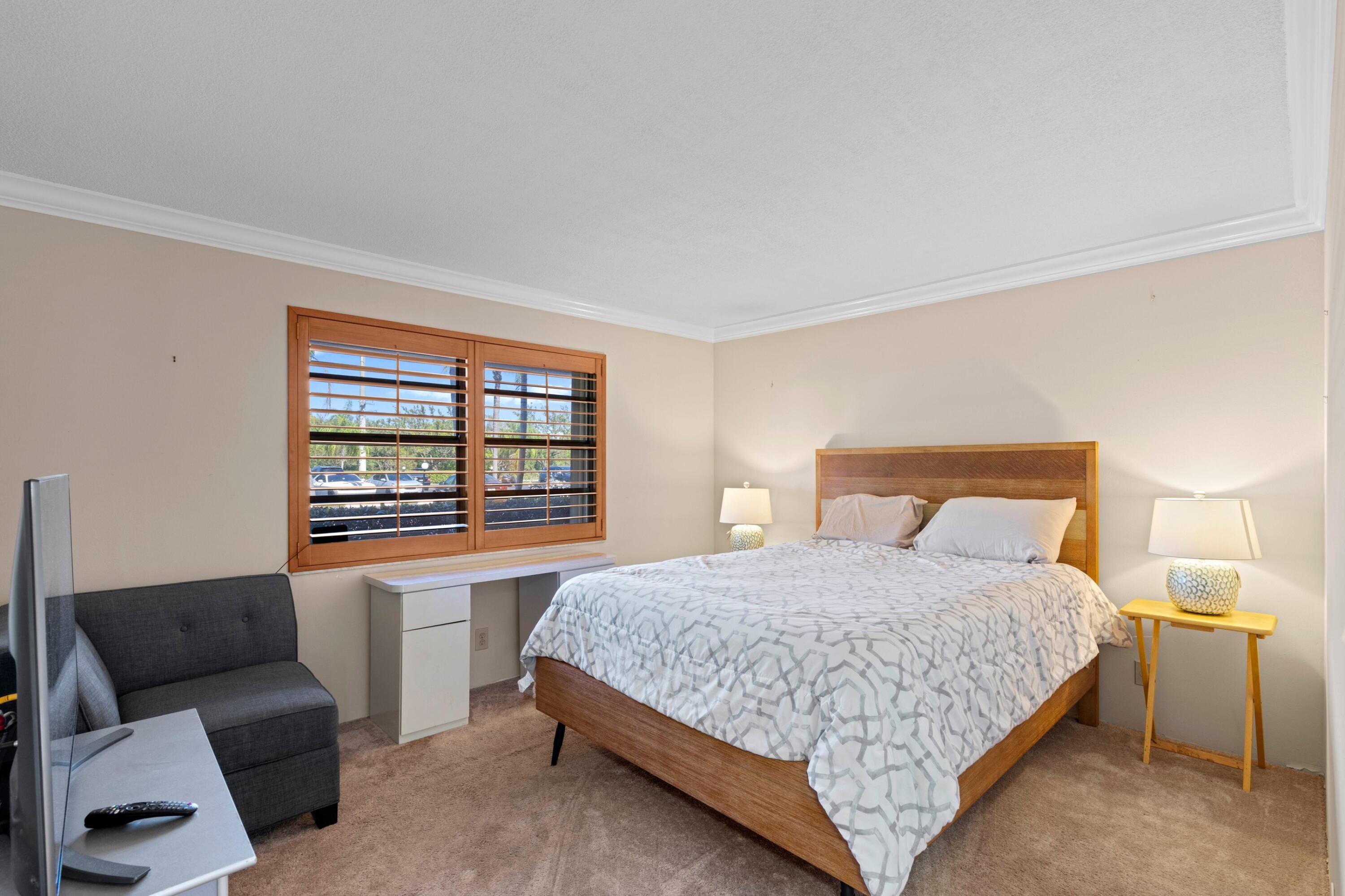 MEADOWBROOK LAKES VIEW CONDO - Residential