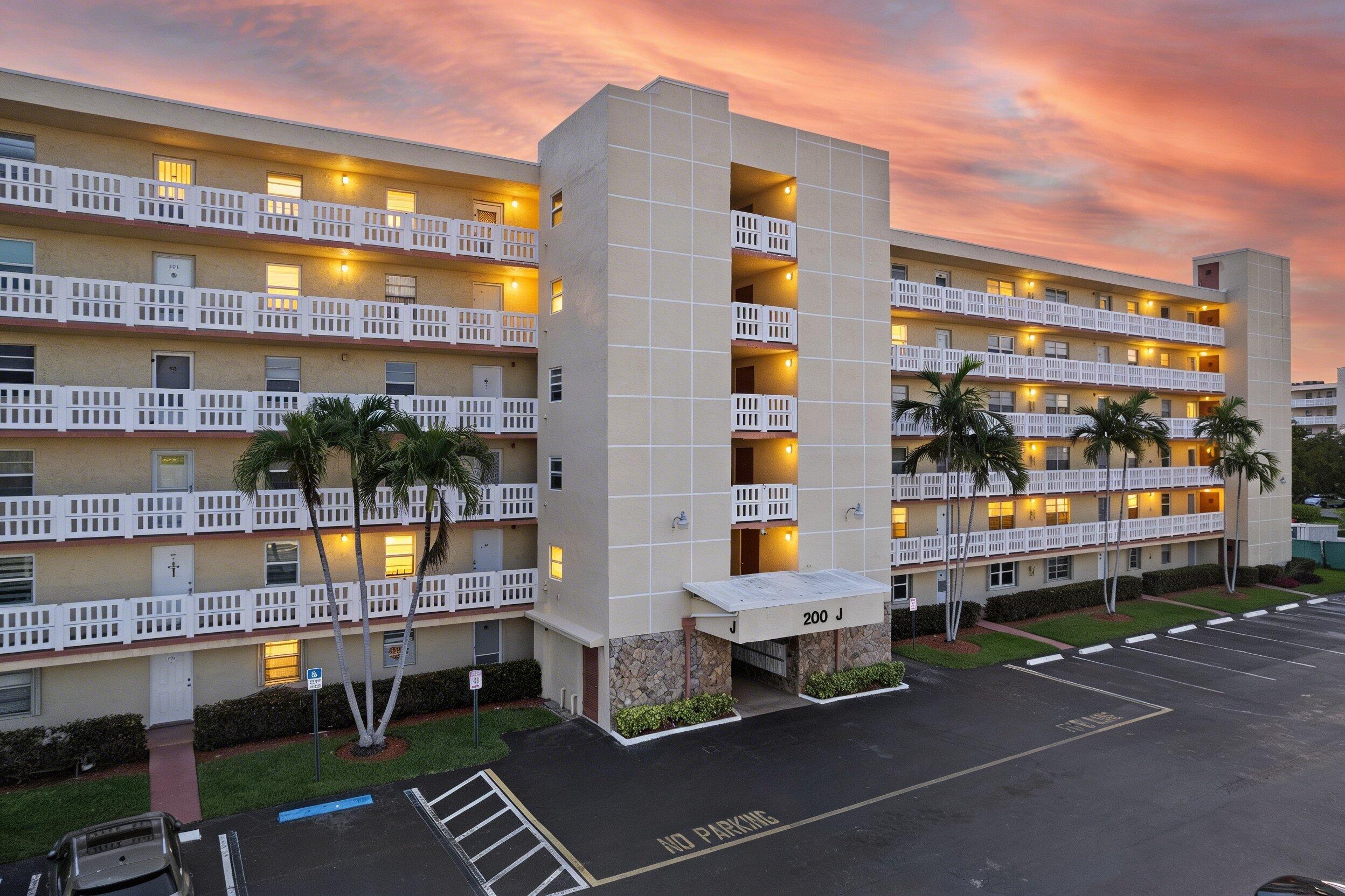 MEADOWBROOK LAKES VIEW CONDO - Residential