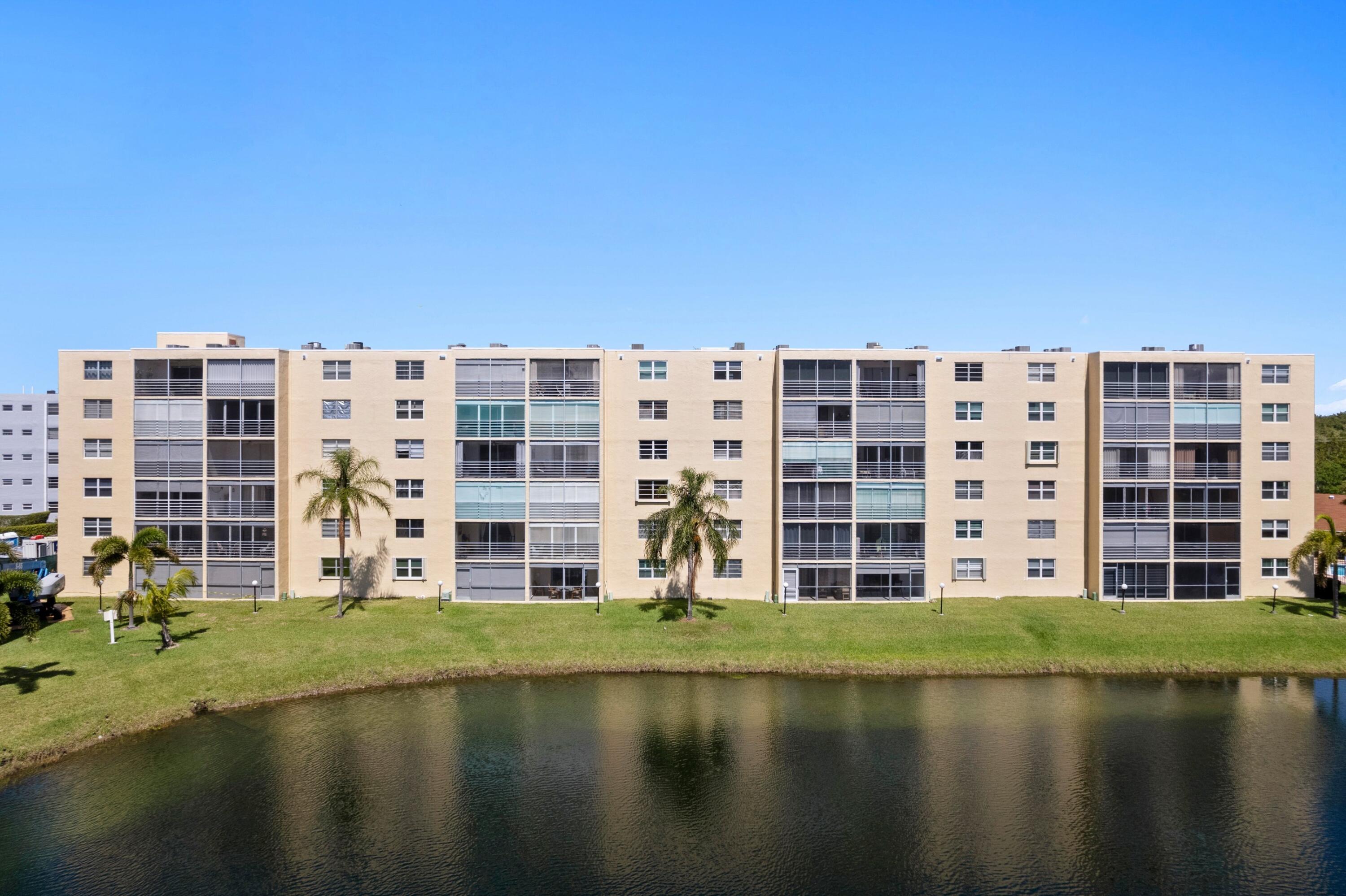 MEADOWBROOK LAKES VIEW CONDO - Residential