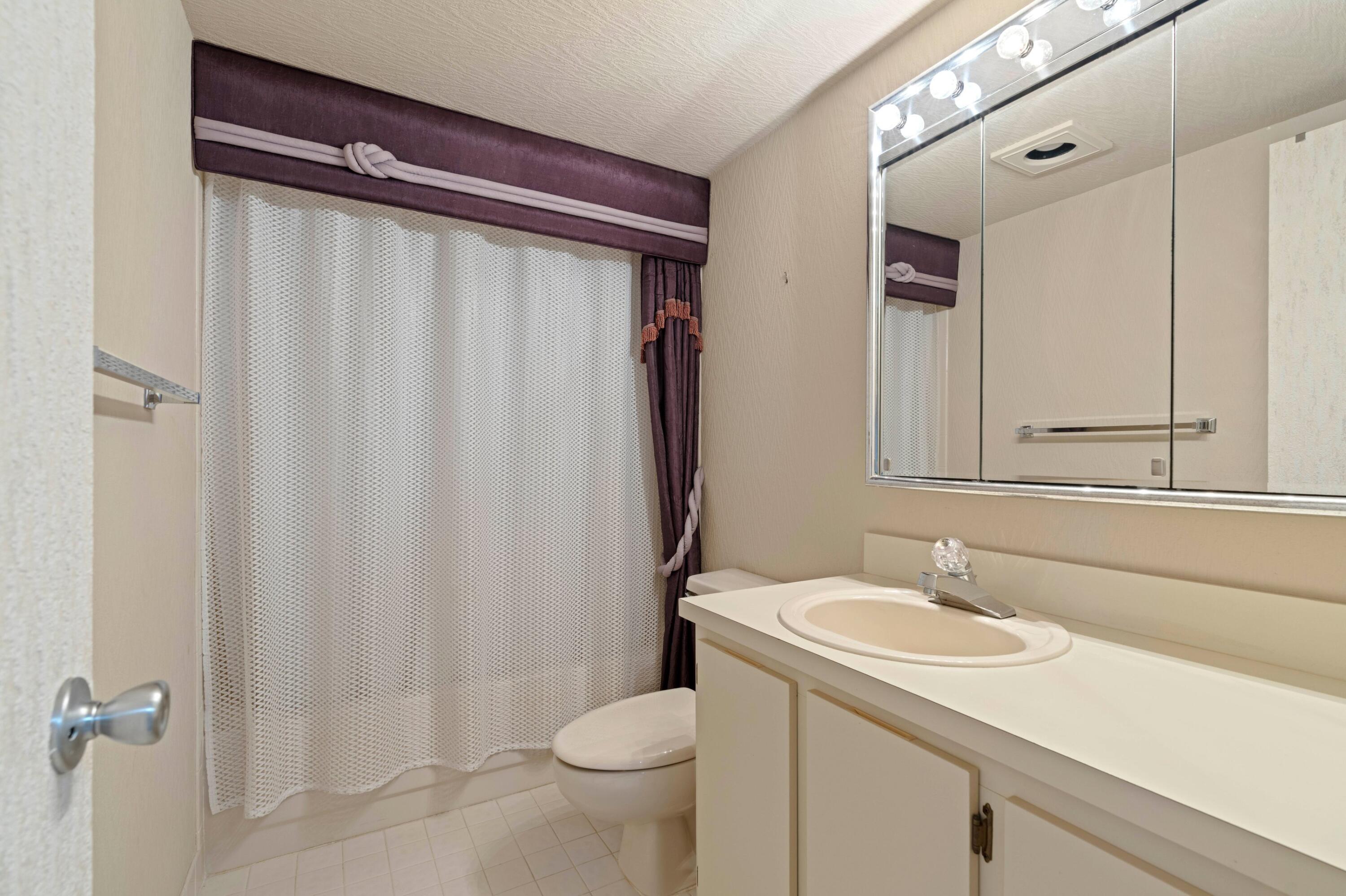 MEADOWBROOK LAKES VIEW CONDO - Residential