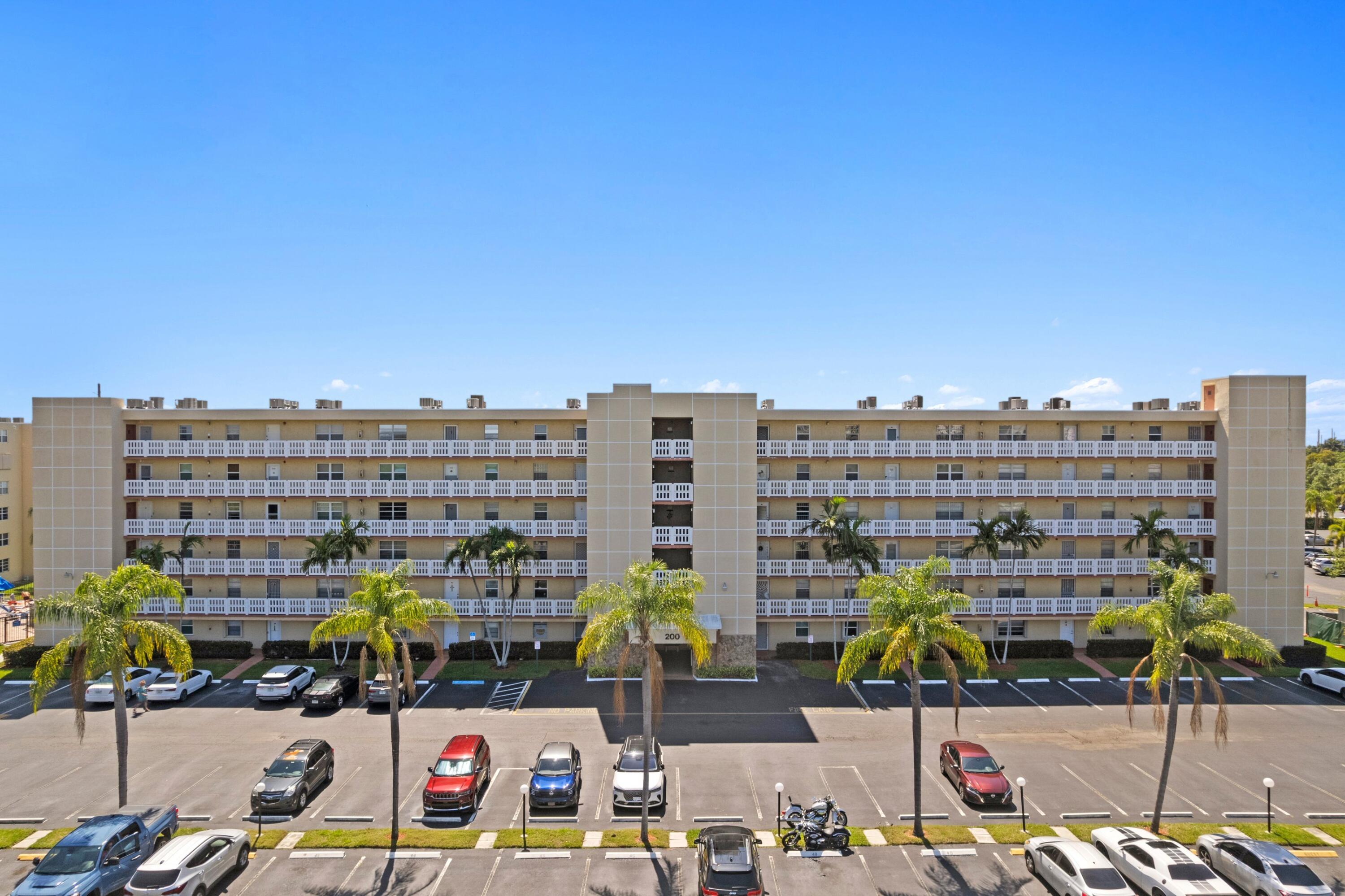 MEADOWBROOK LAKES VIEW CONDO - Residential