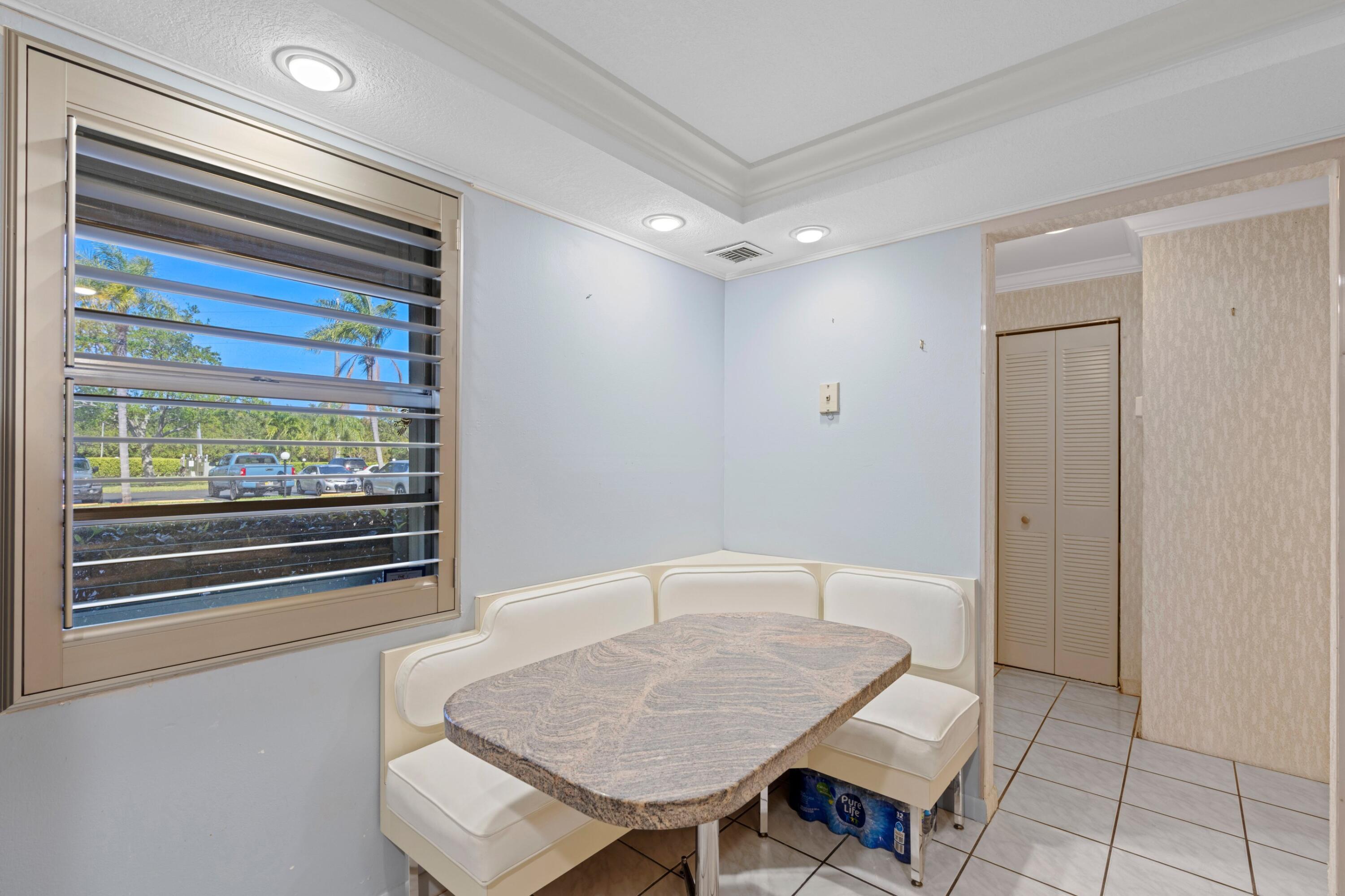 MEADOWBROOK LAKES VIEW CONDO - Residential