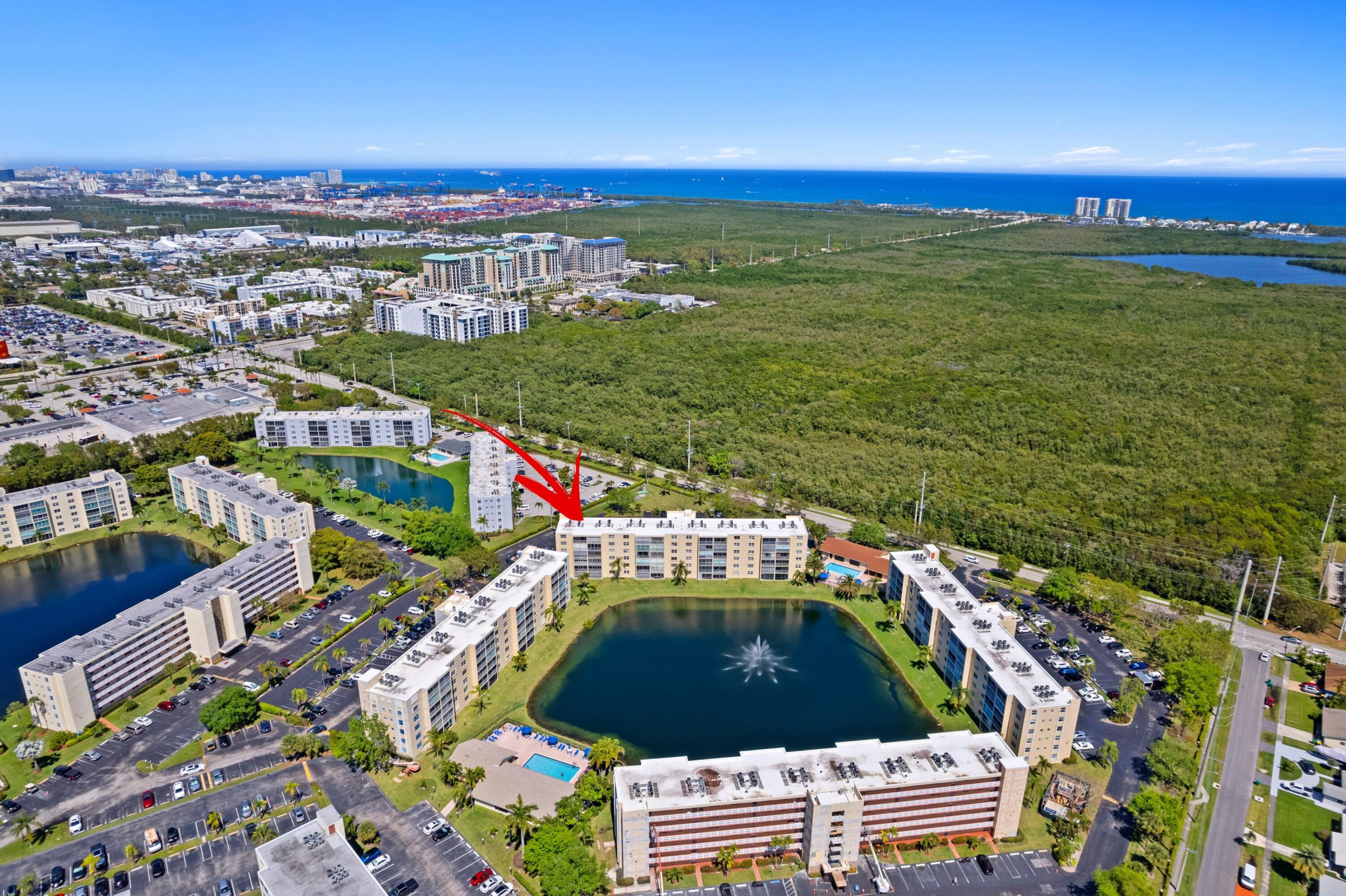 MEADOWBROOK LAKES VIEW CONDO - Residential