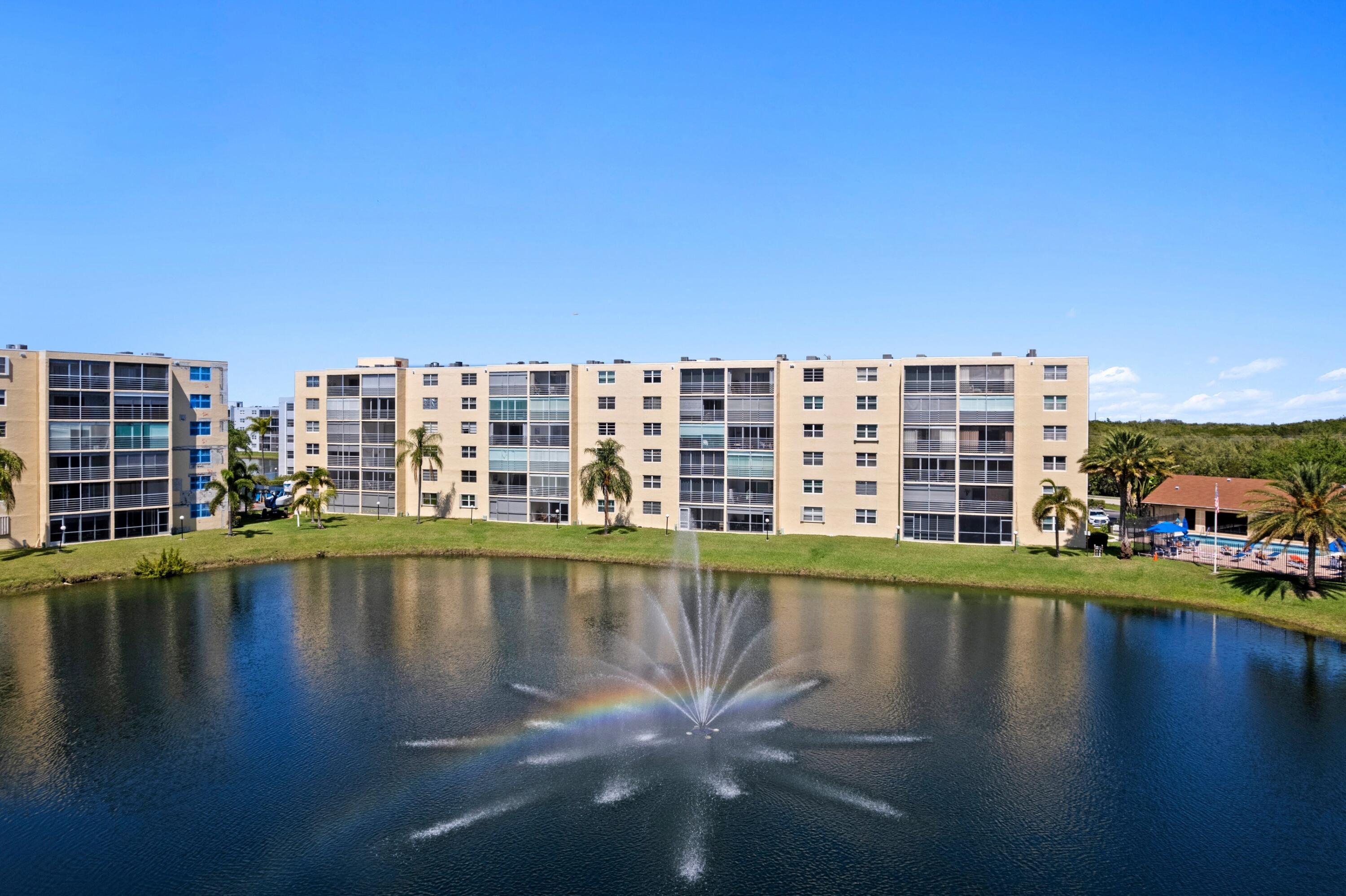 MEADOWBROOK LAKES VIEW CONDO - Residential