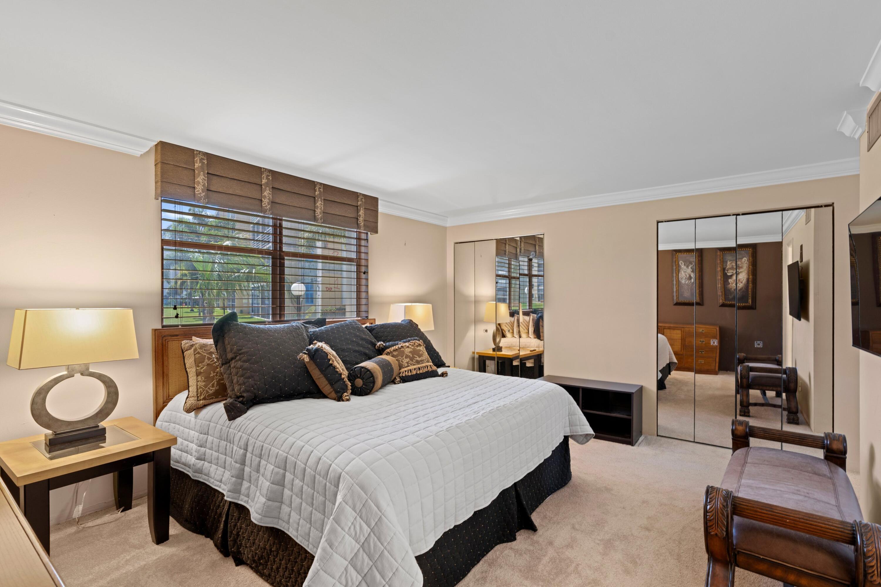 MEADOWBROOK LAKES VIEW CONDO - Residential