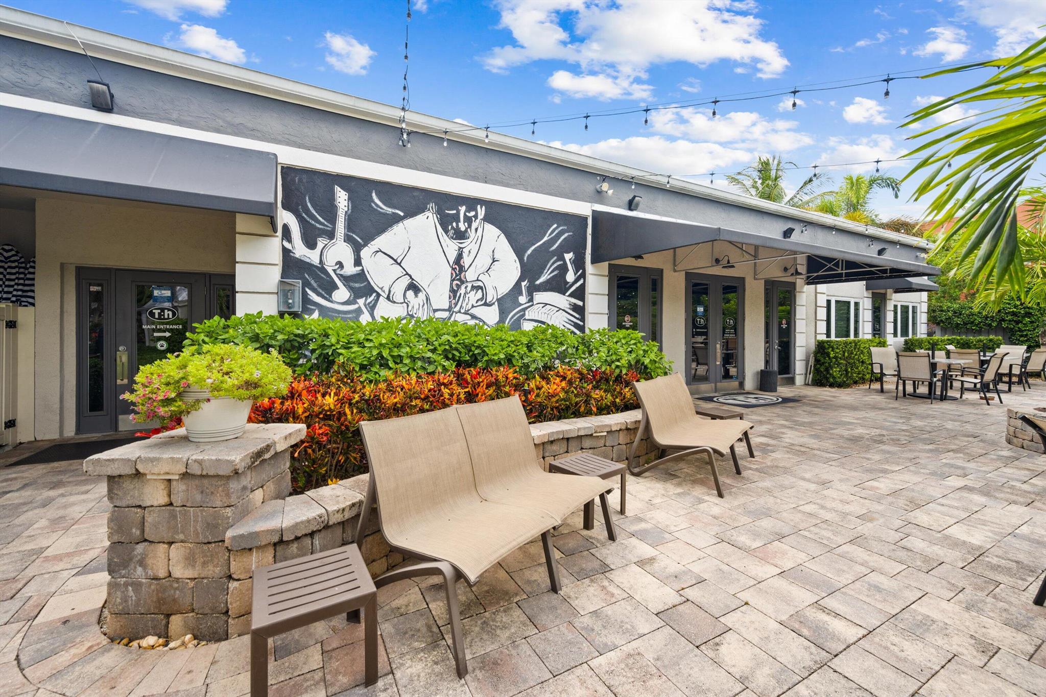 RIVERSIDE PARK - Commercial Sale