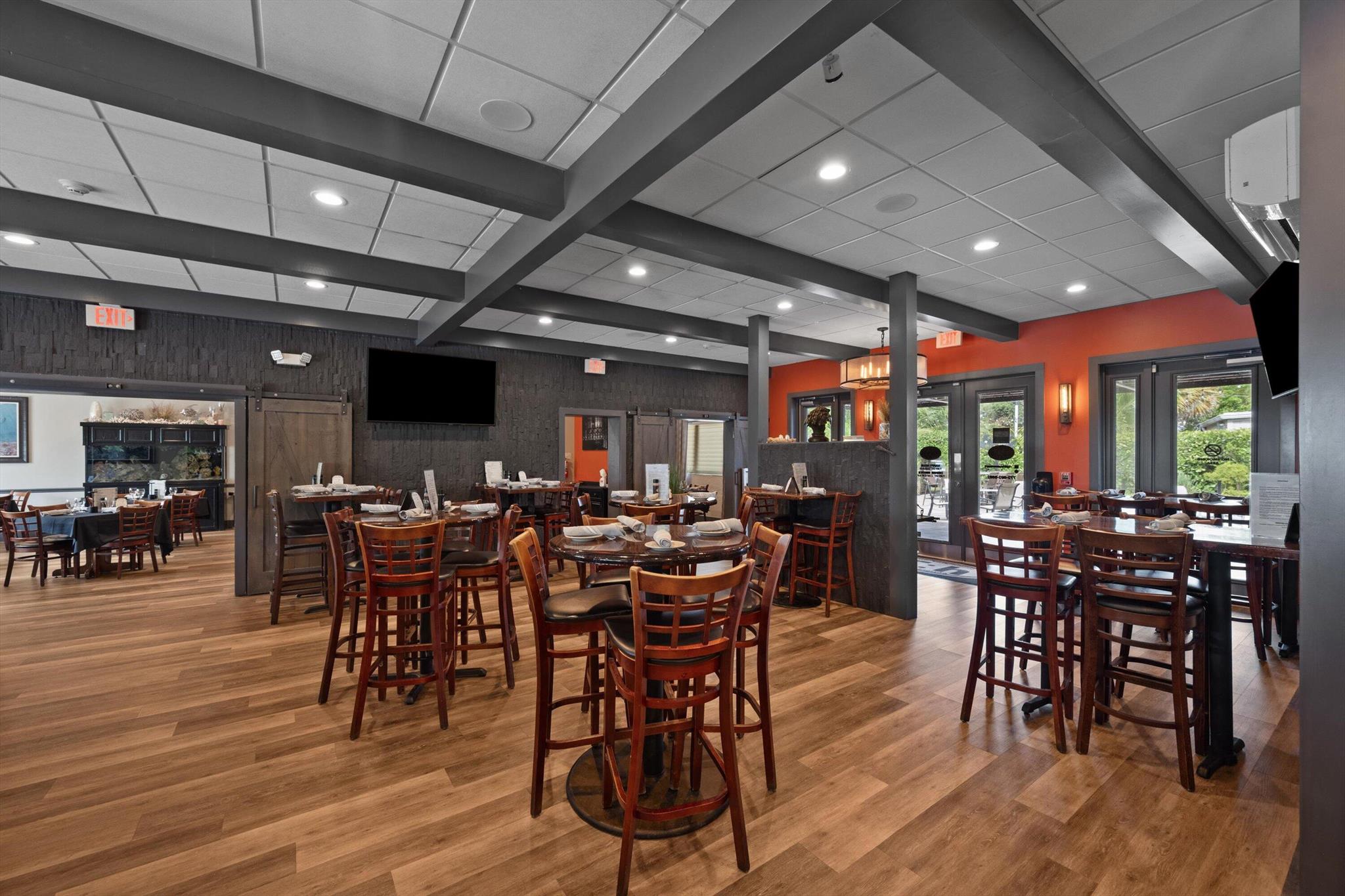 RIVERSIDE PARK - Commercial Sale