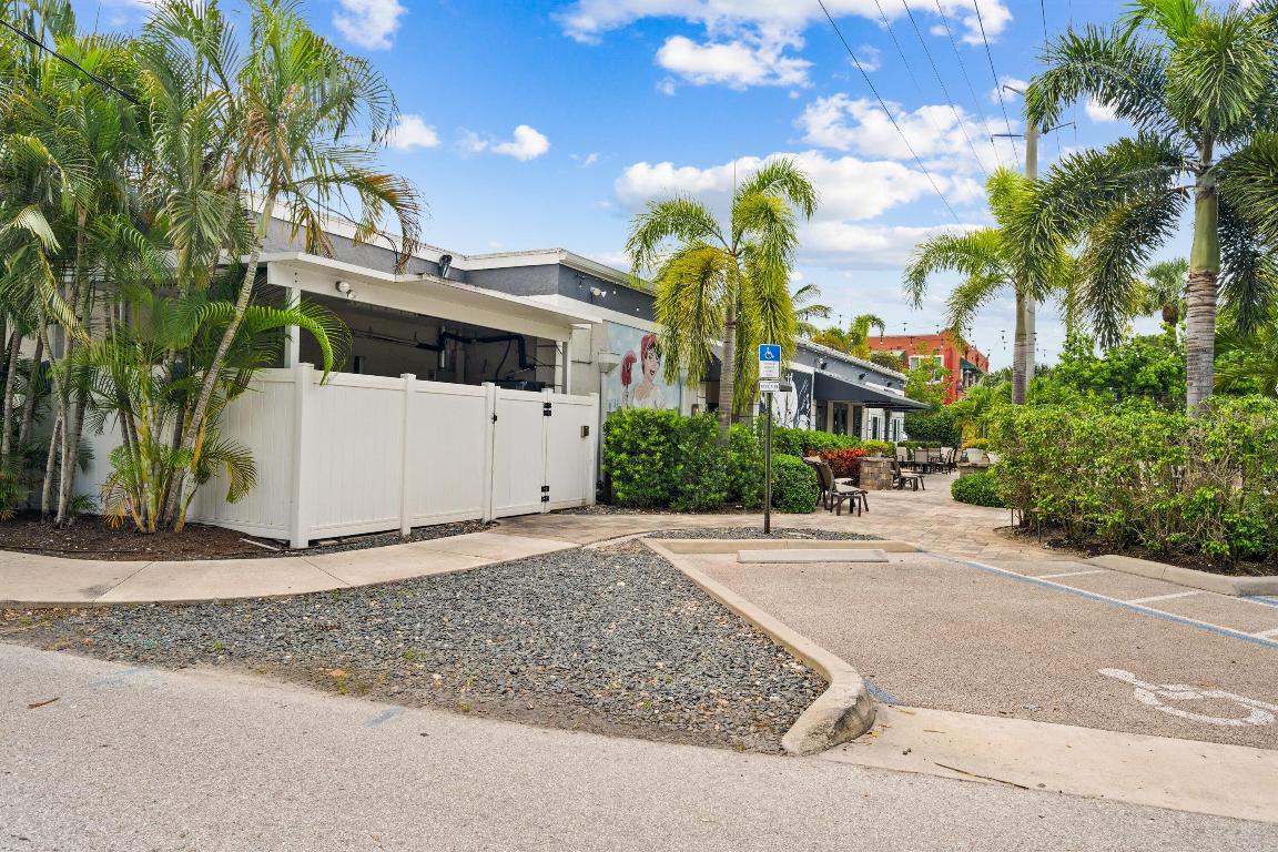 514 NW Dixie Highway