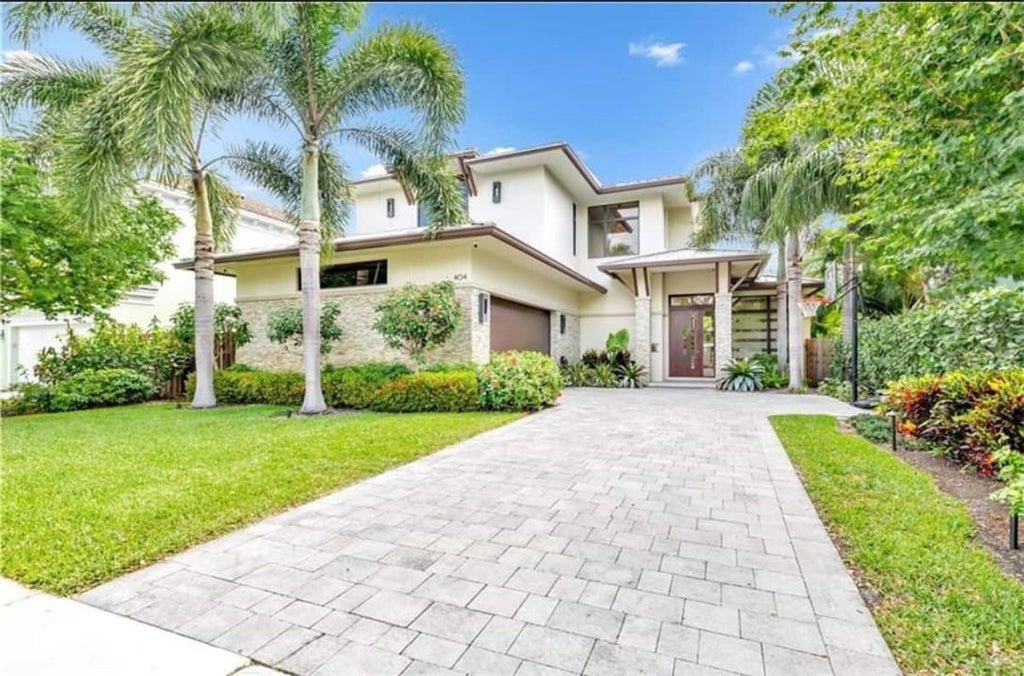 Photo of 404 NE 13th Avenue, Fort Lauderdale, FL 33301 (MLS # B26056577)