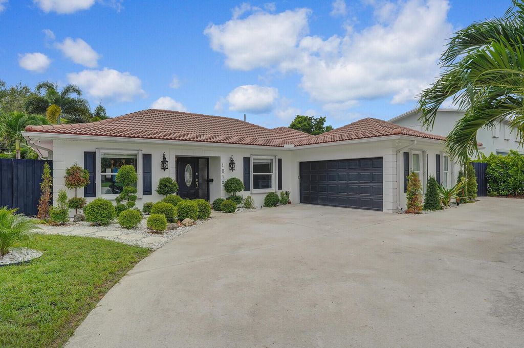 Photo of 1012 W Camino Real Real, Boca Raton, FL 33486 (MLS # R11119327)