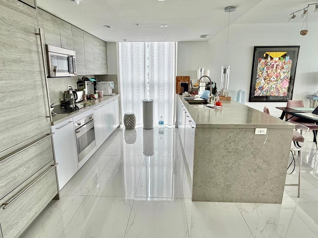 400 SUNNY ISLES CONDO EAST - Residential Lease