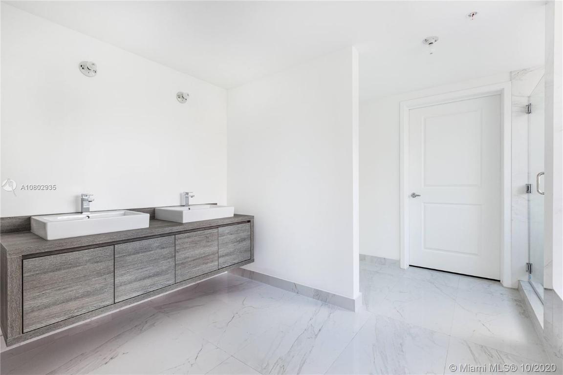 400 SUNNY ISLES CONDO EAST - Residential Lease