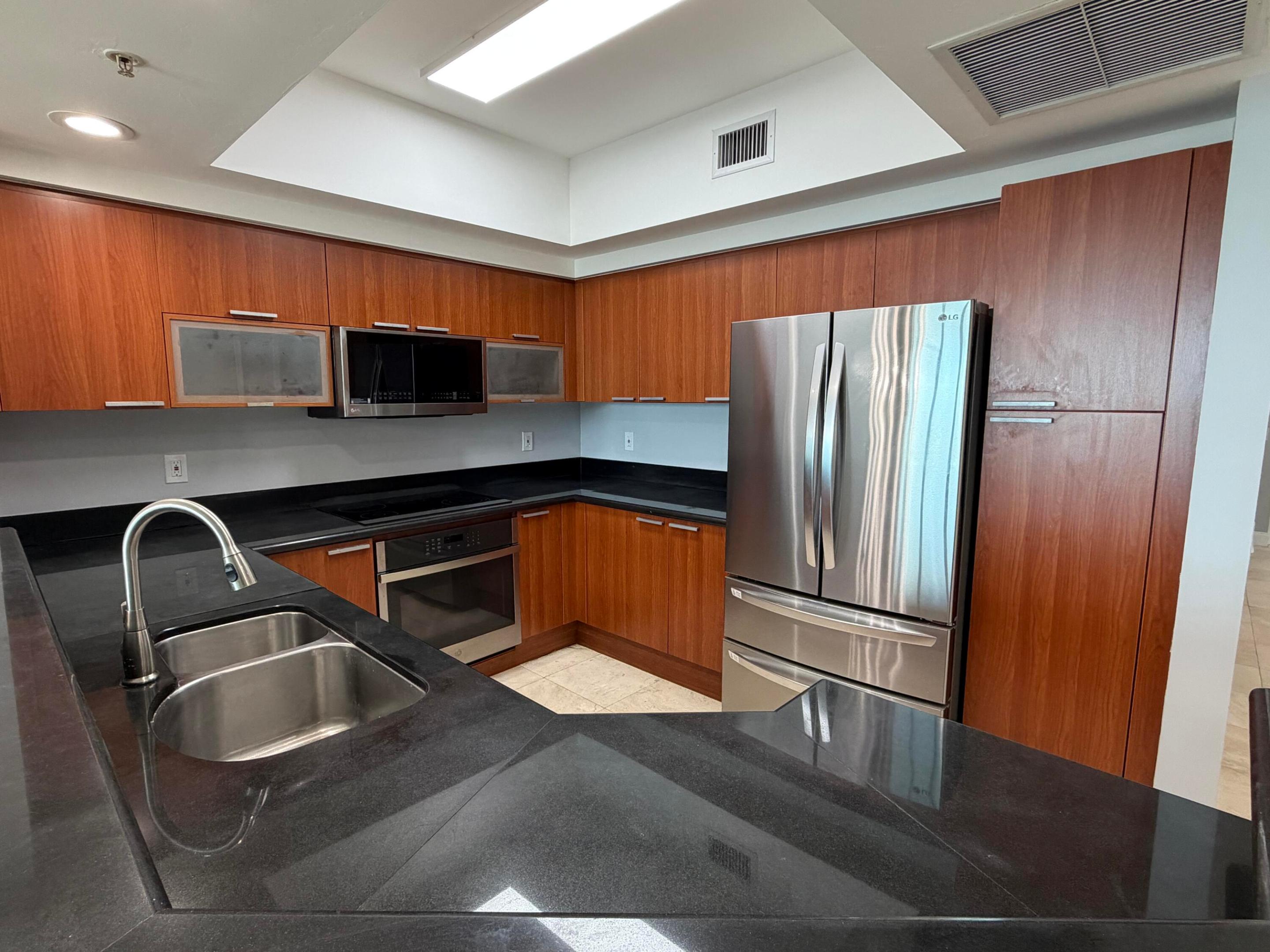 THE OAKS I CONDO - Residential