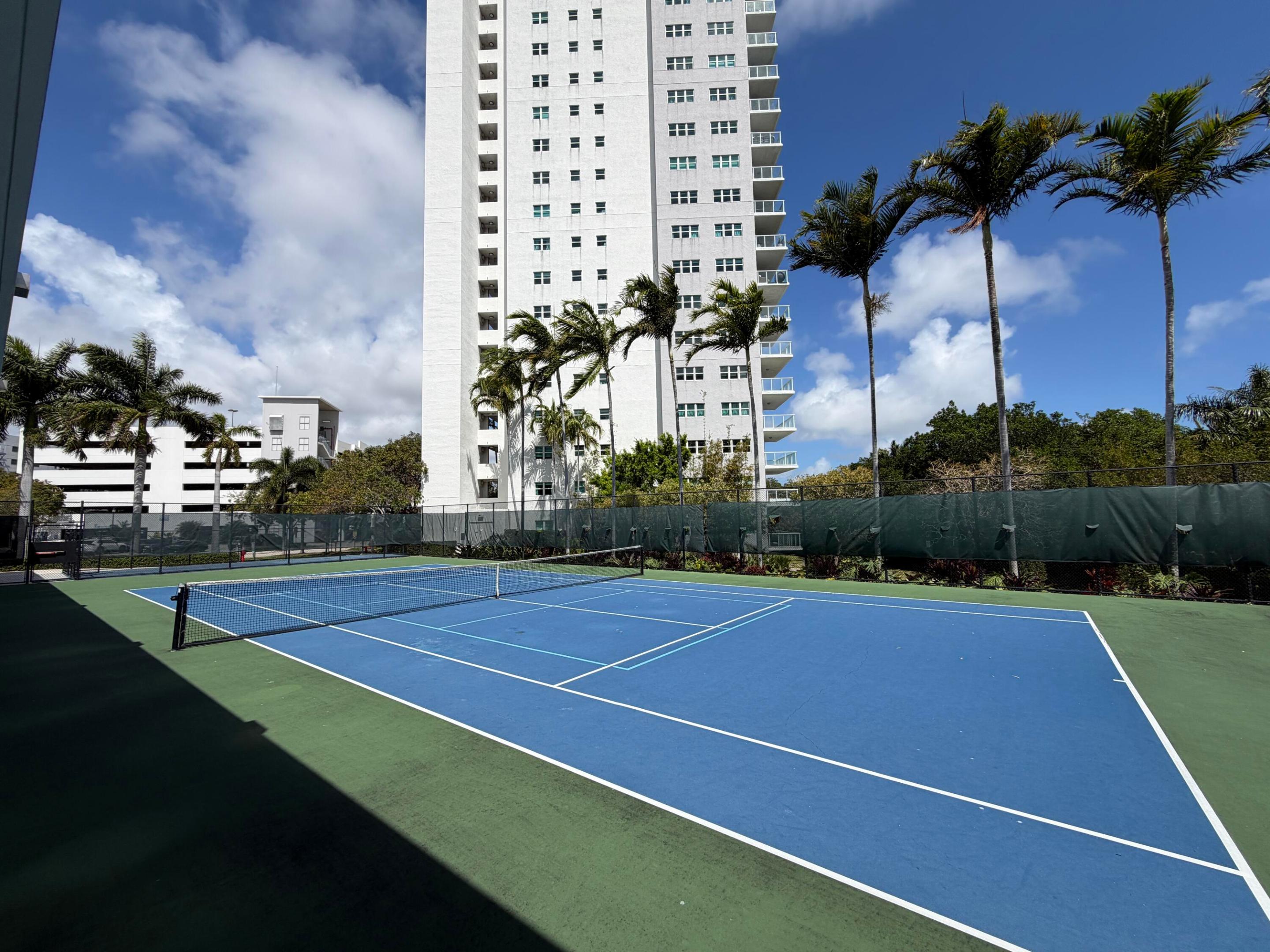 THE OAKS I CONDO - Residential