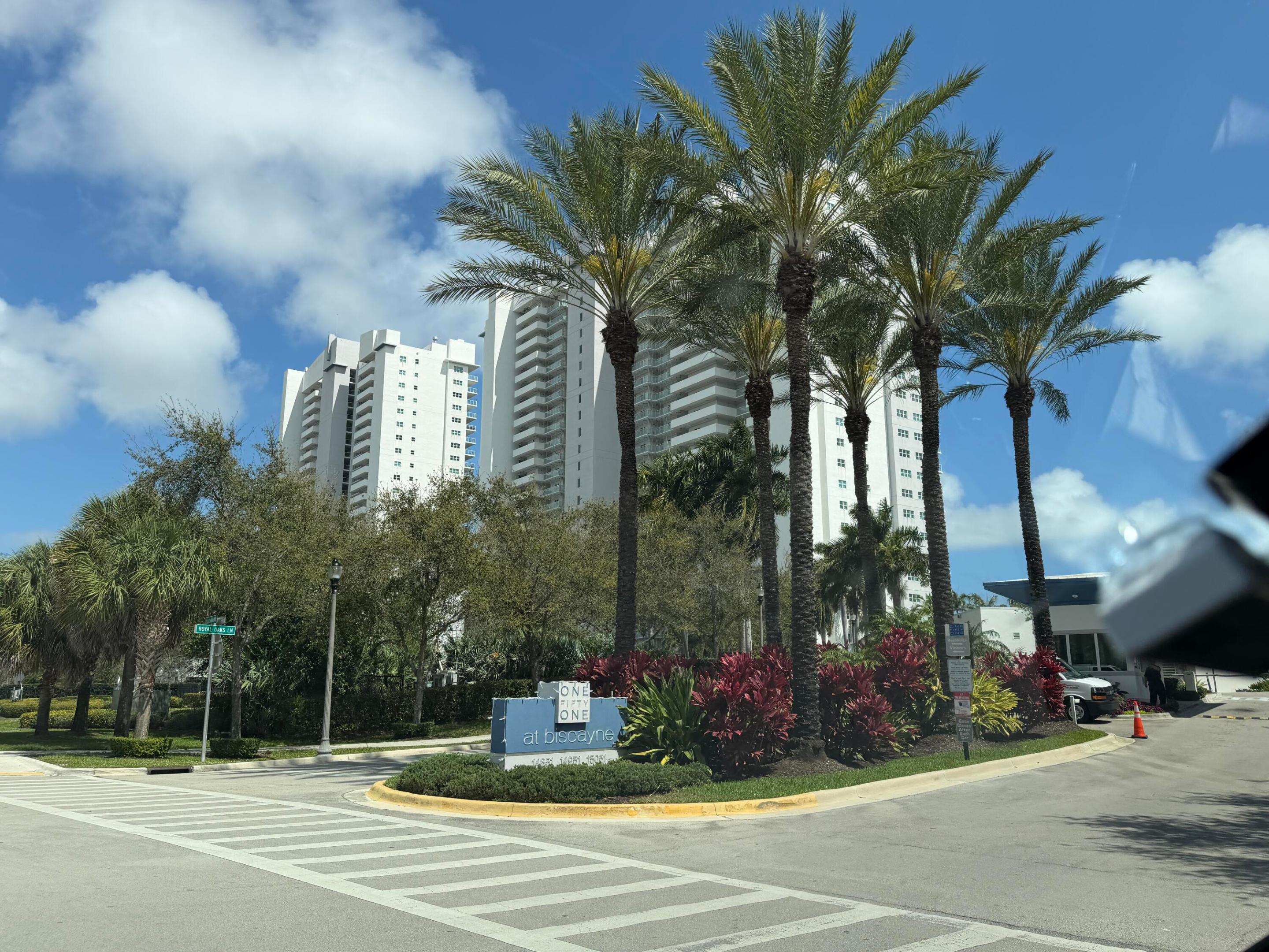 THE OAKS I CONDO - Residential