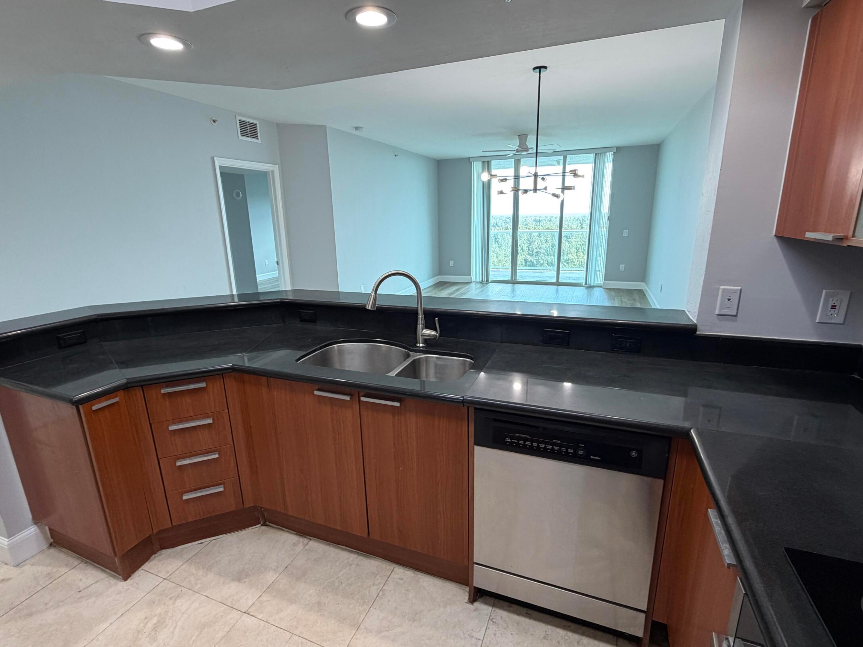 THE OAKS I CONDO - Residential