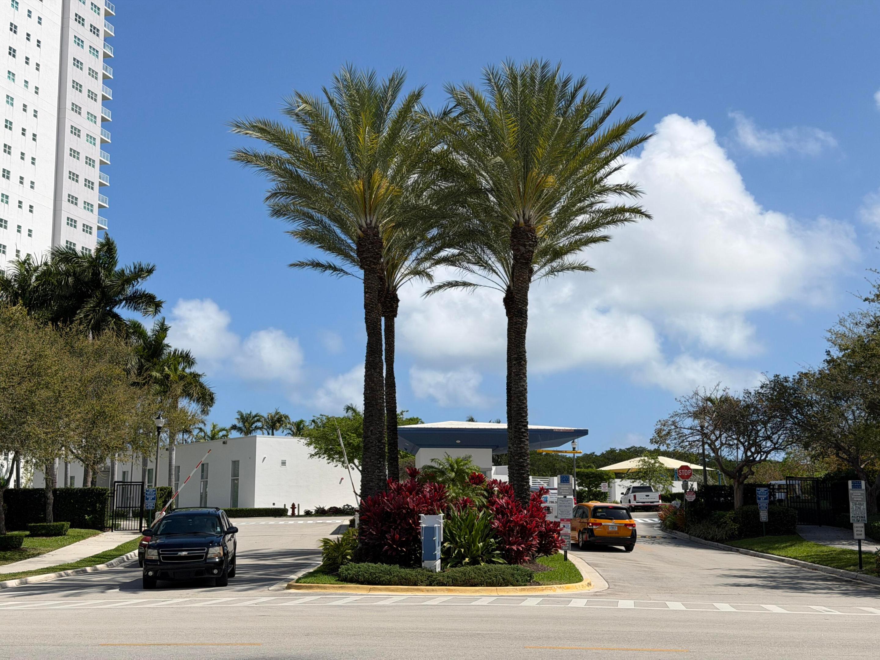 THE OAKS I CONDO - Residential