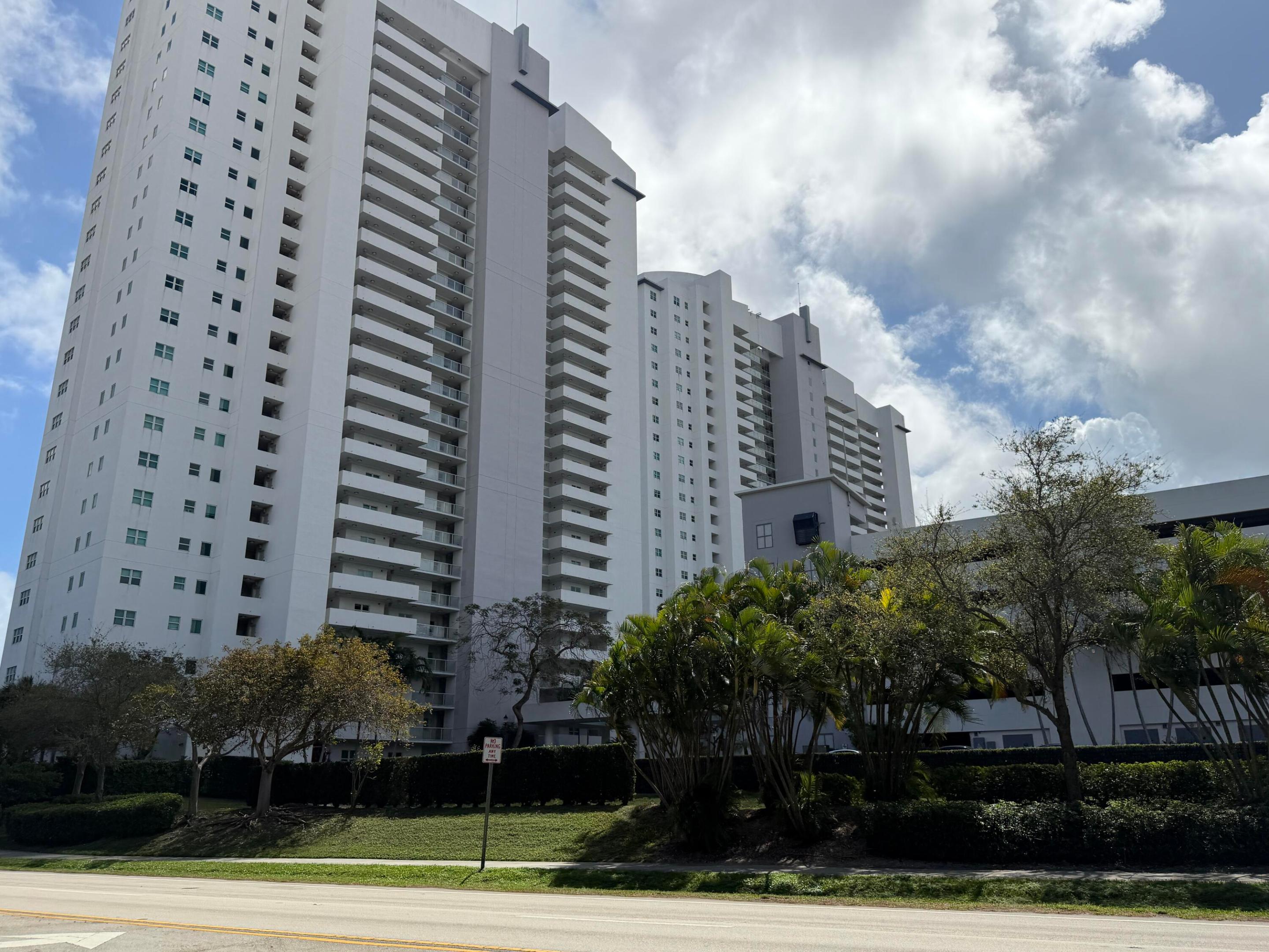 THE OAKS I CONDO - Residential