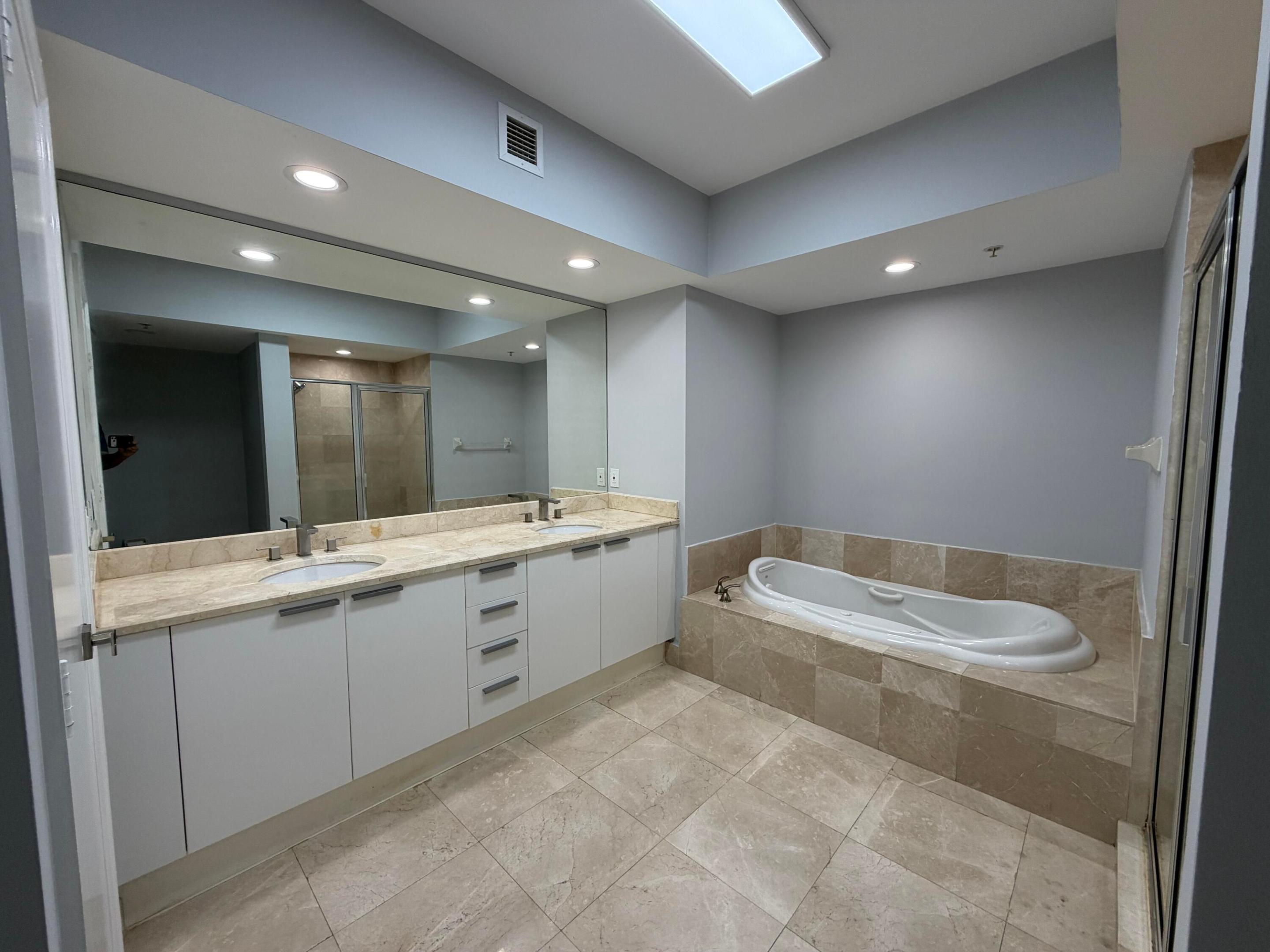 THE OAKS I CONDO - Residential