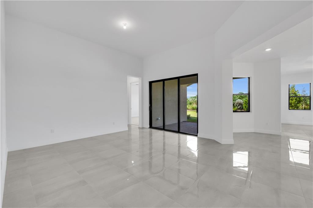 Parkland Bay 183-49 B - Residential