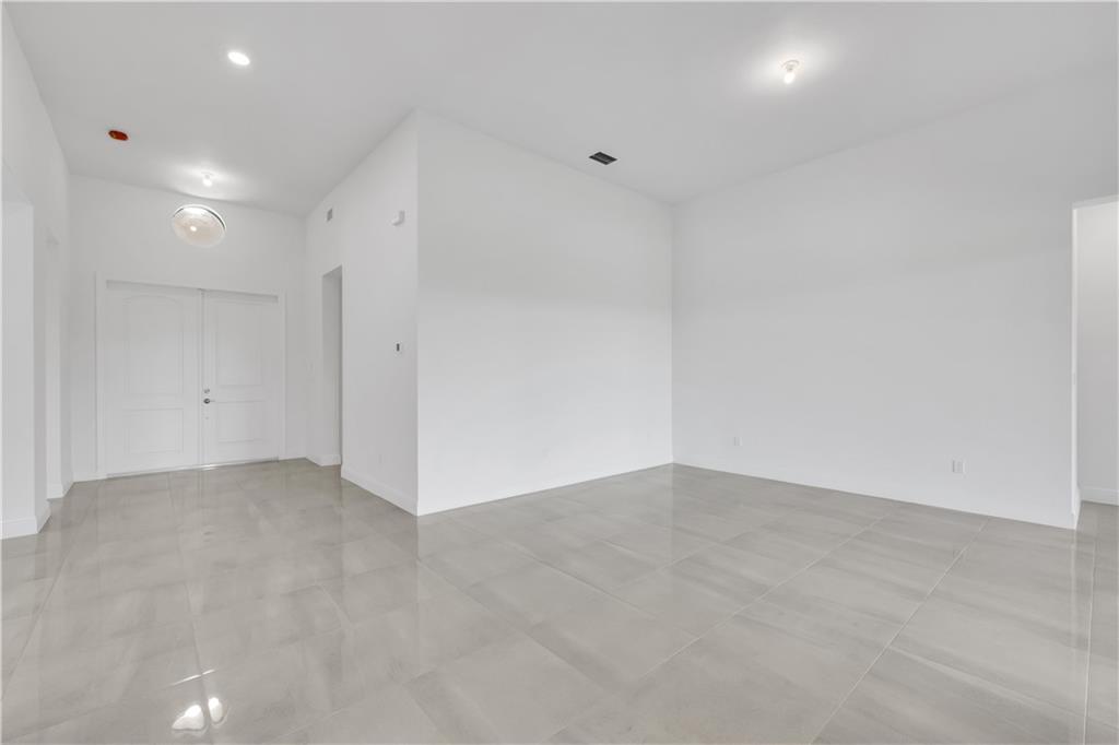 Parkland Bay 183-49 B - Residential
