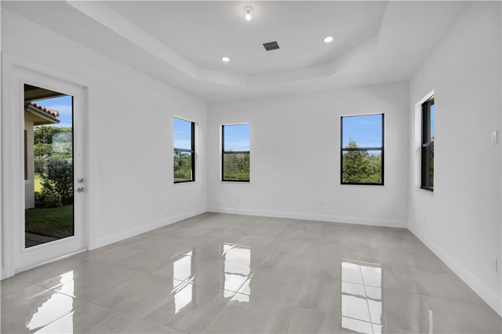 Parkland Bay 183-49 B - Residential