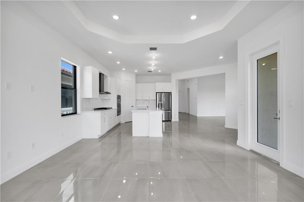 Parkland Bay 183-49 B - Residential