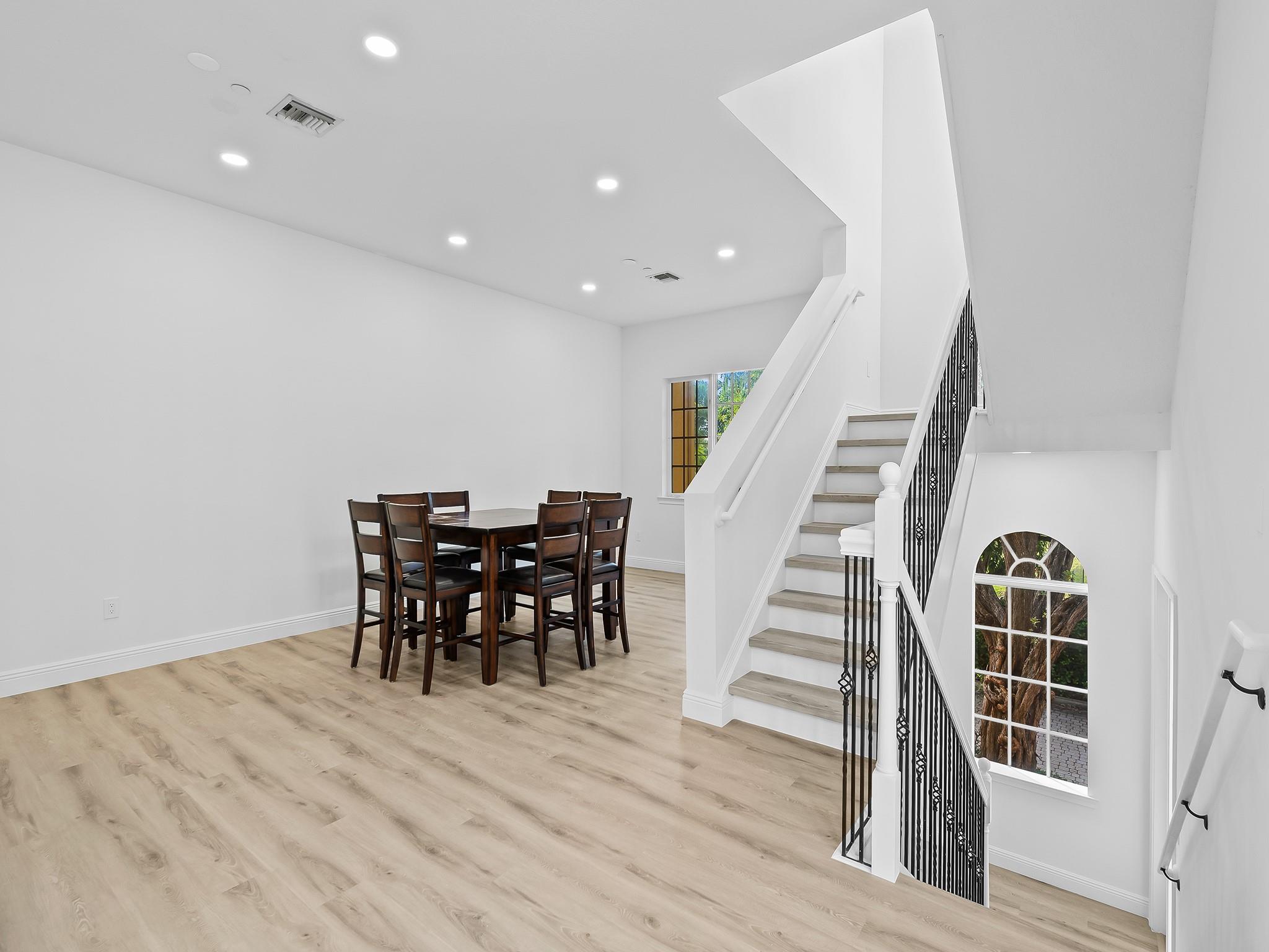 506 SE 7th St 301