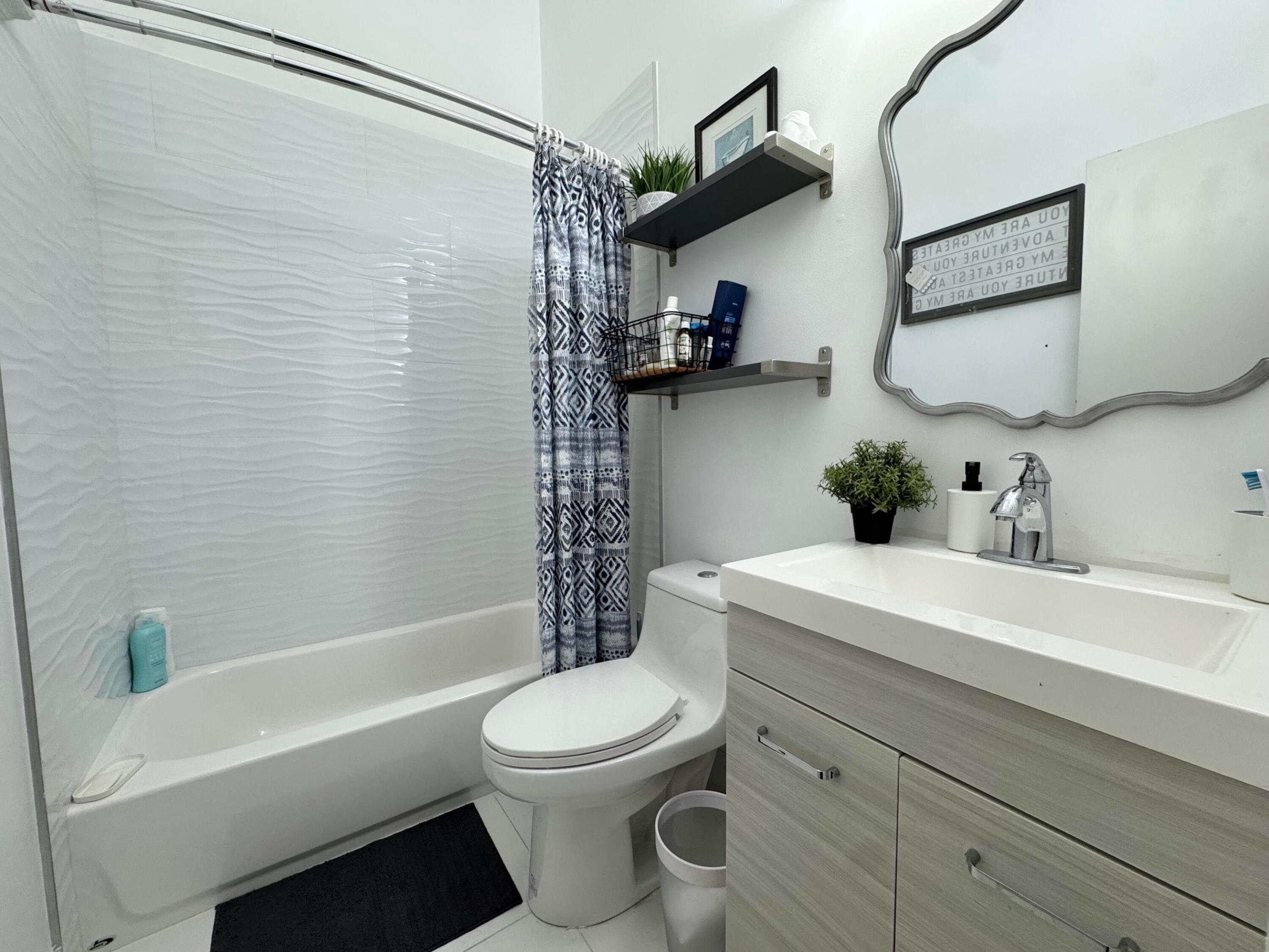 ROCK ISLAND LAND CORP - Residential Lease