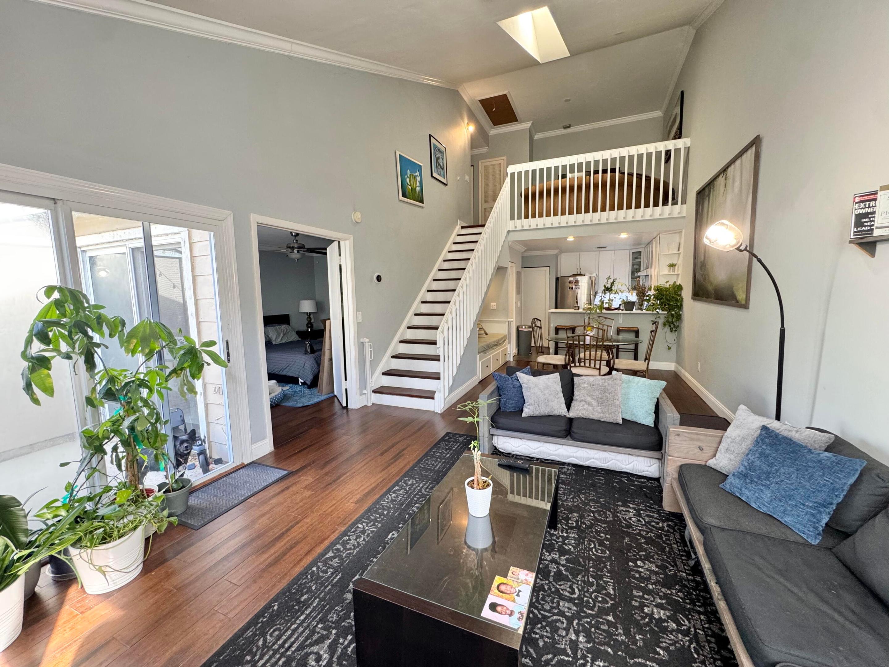 ROCK ISLAND LAND CORP - Residential Lease