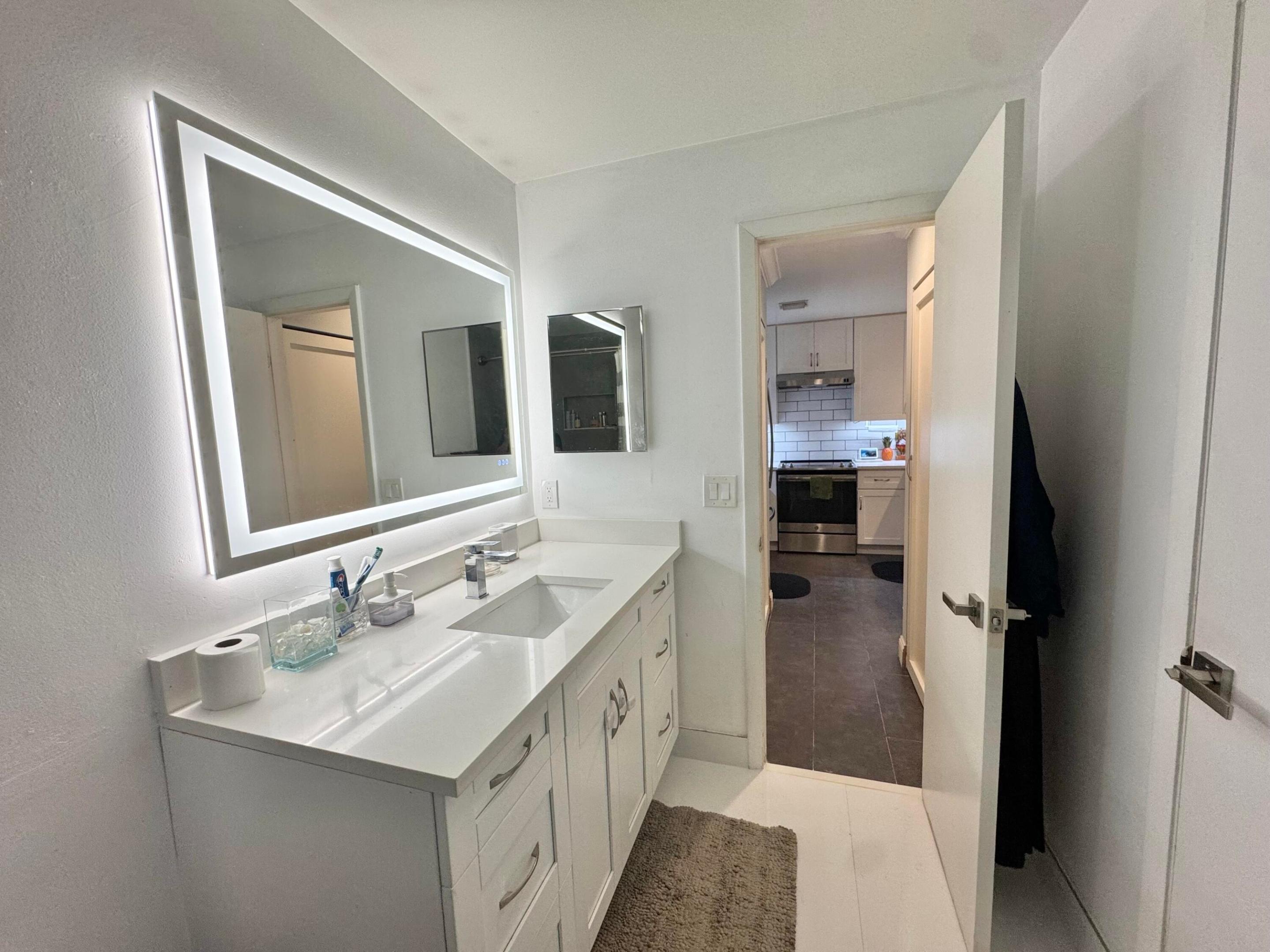 ROCK ISLAND LAND CORP - Residential Lease