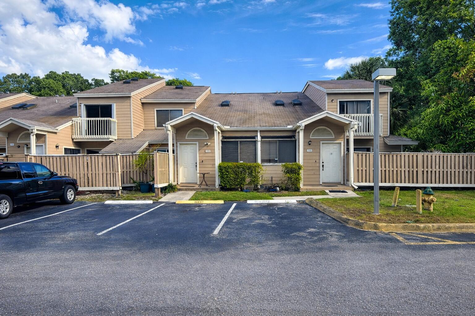 ROCK ISLAND LAND CORP - Residential Lease