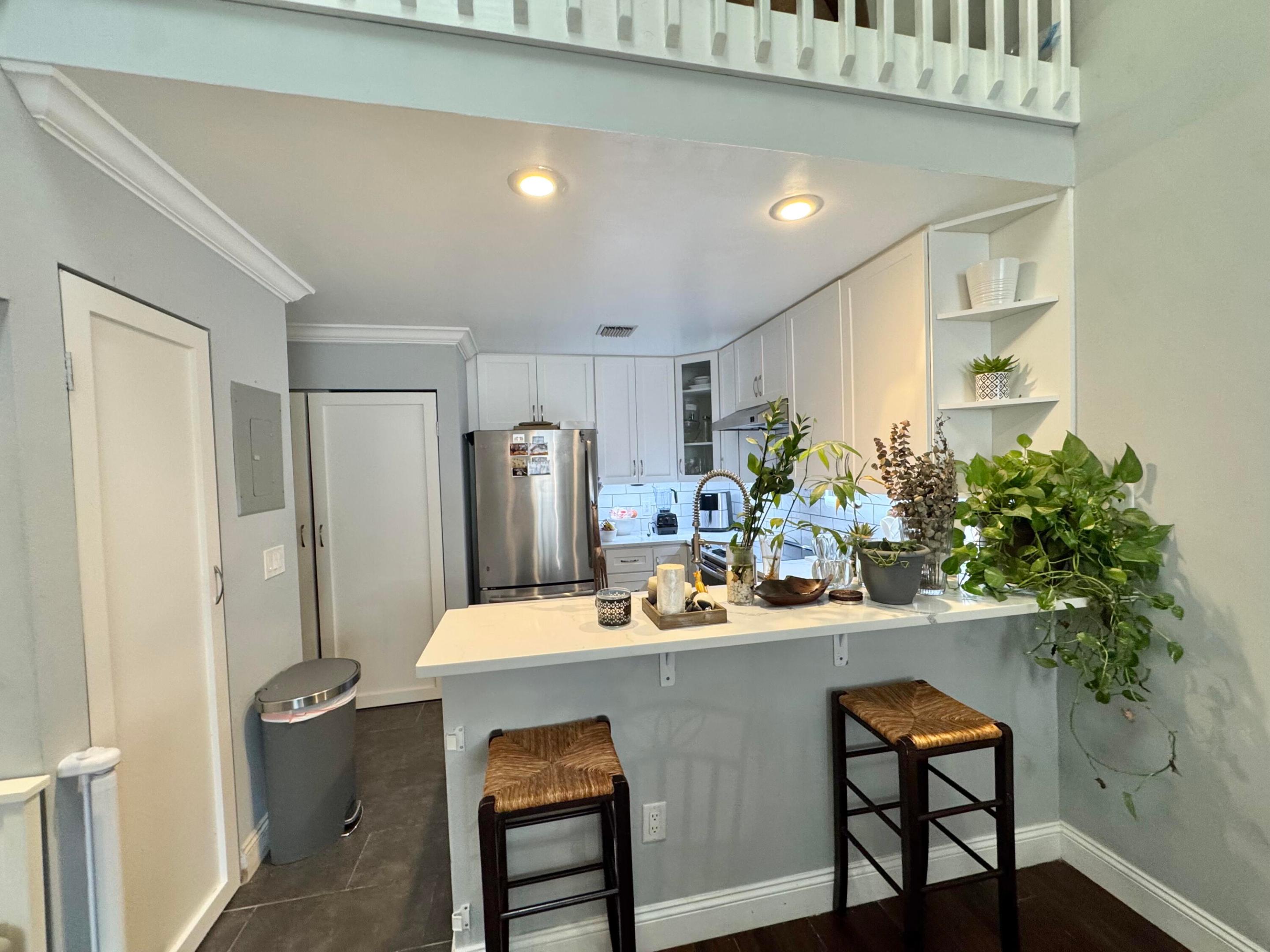 ROCK ISLAND LAND CORP - Residential Lease