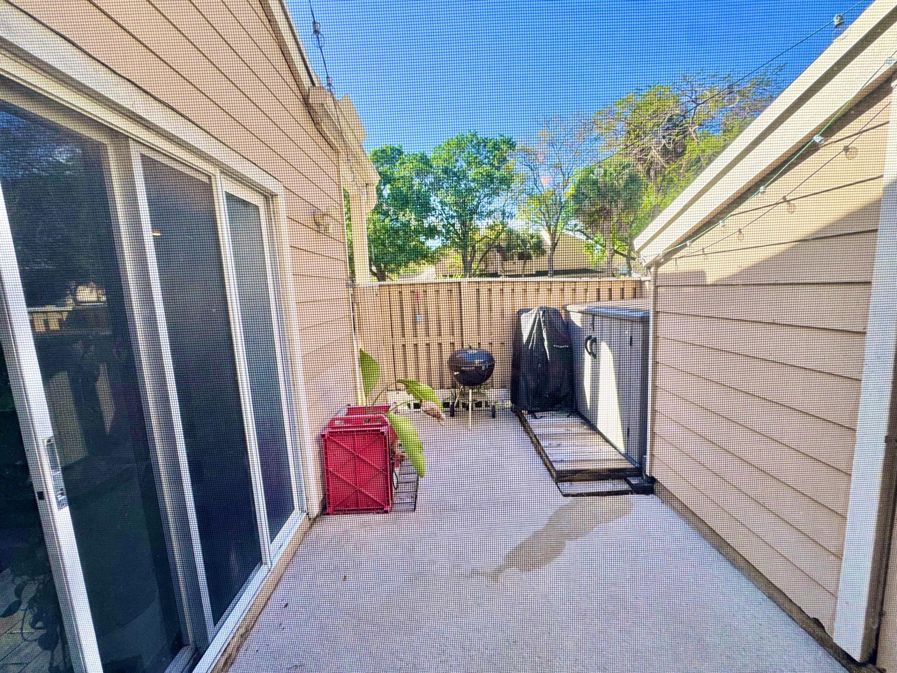 ROCK ISLAND LAND CORP - Residential Lease