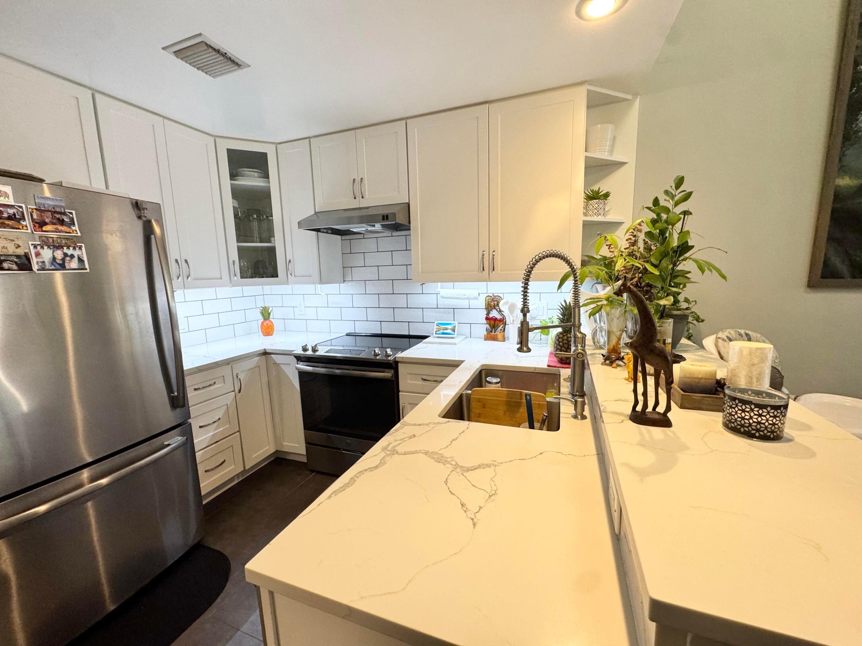 ROCK ISLAND LAND CORP - Residential Lease