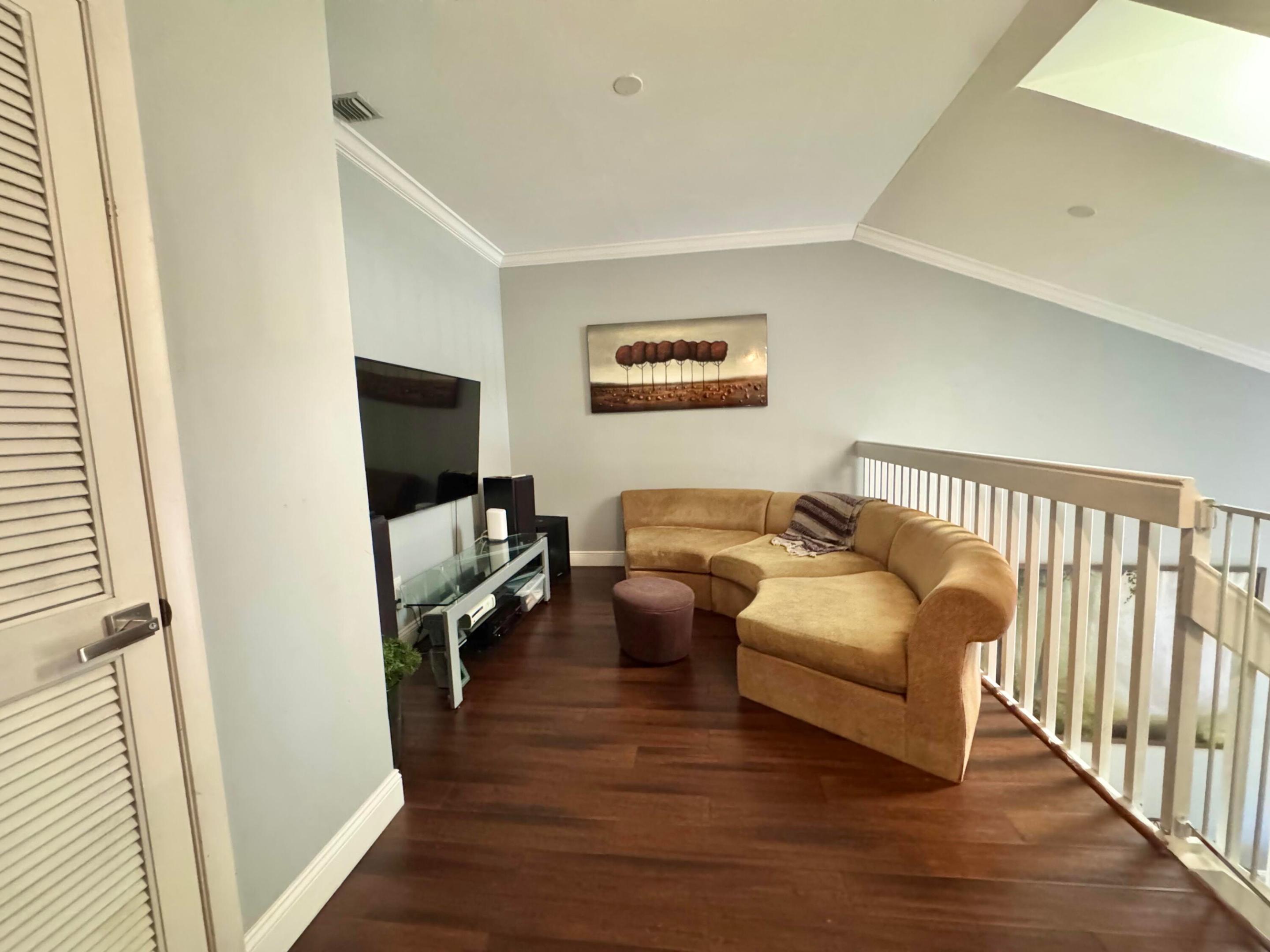 ROCK ISLAND LAND CORP - Residential Lease