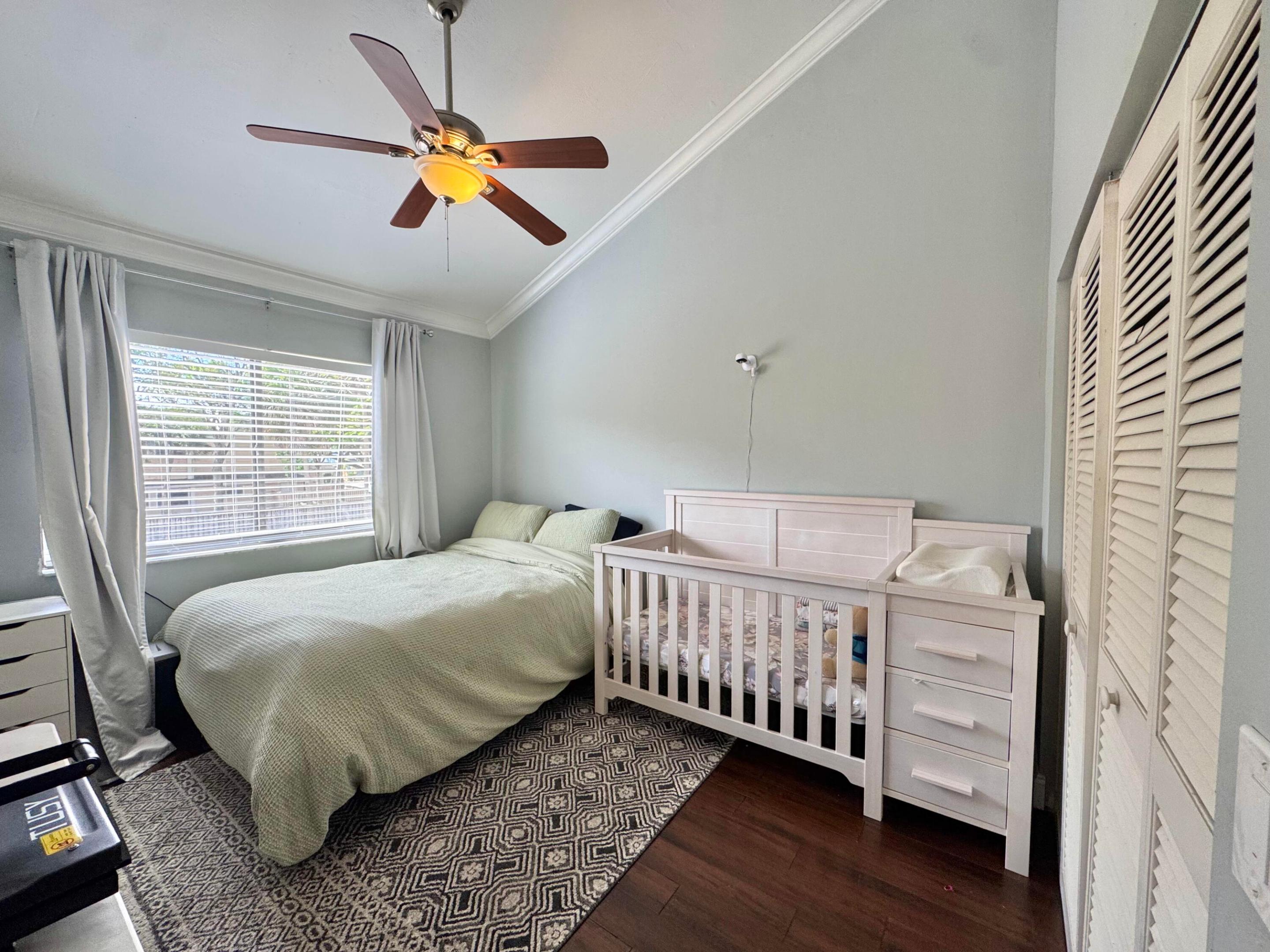 ROCK ISLAND LAND CORP - Residential Lease