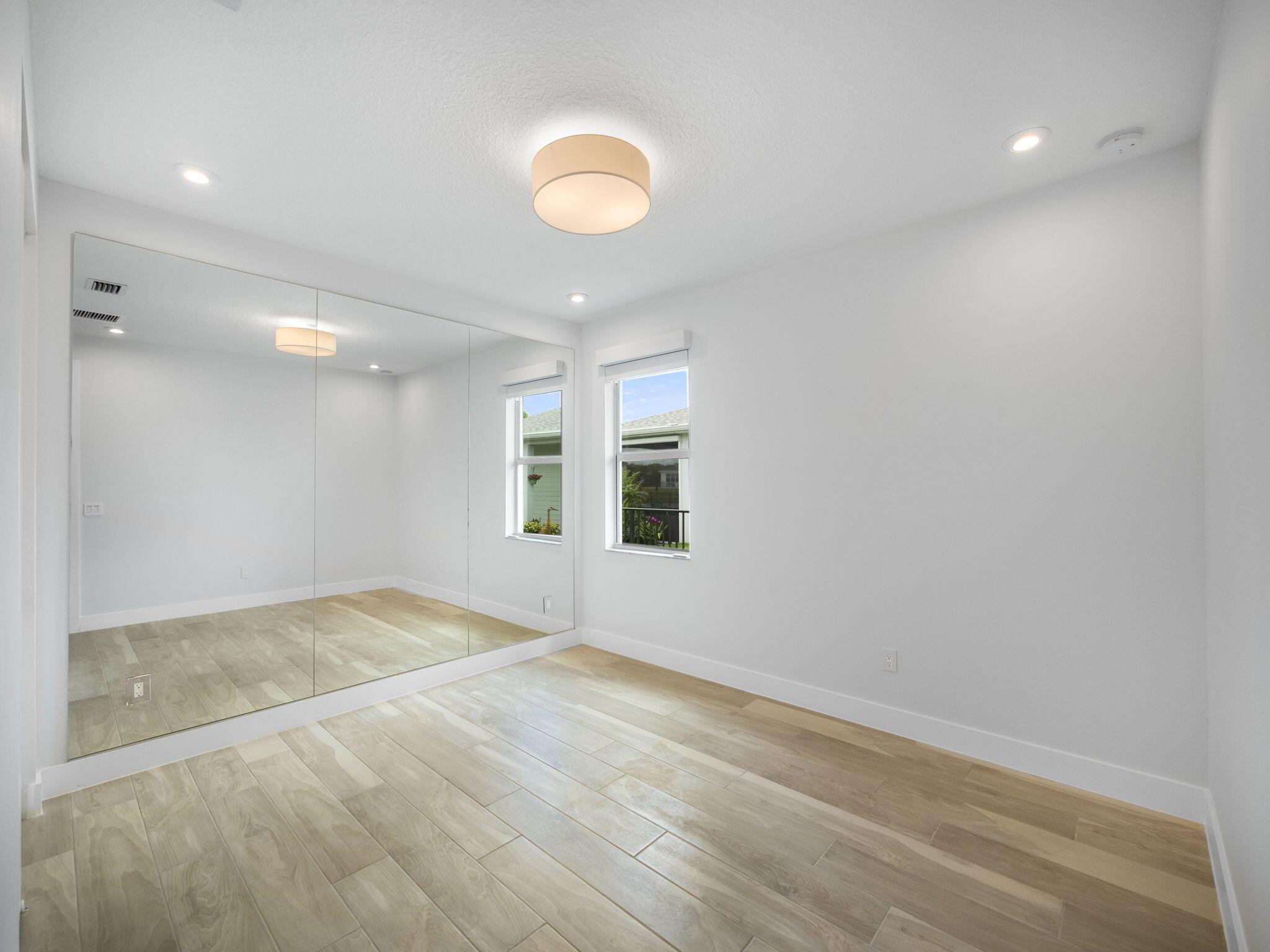 EMERY II - Residential