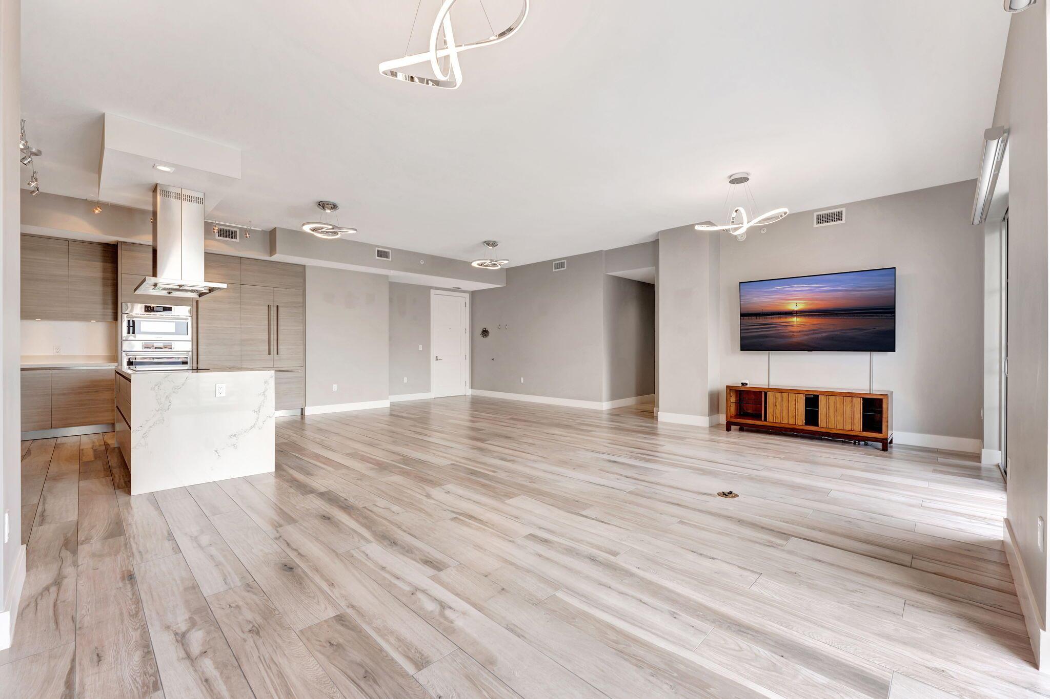 TOWER 155 CONDO - Residential