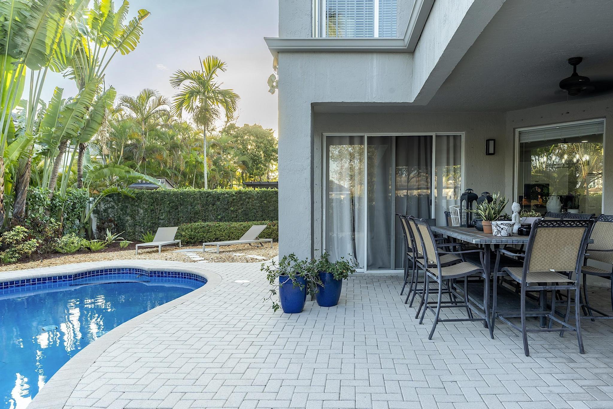 HEFTLER HOMES AT PEMBROKE SHORES - Residential